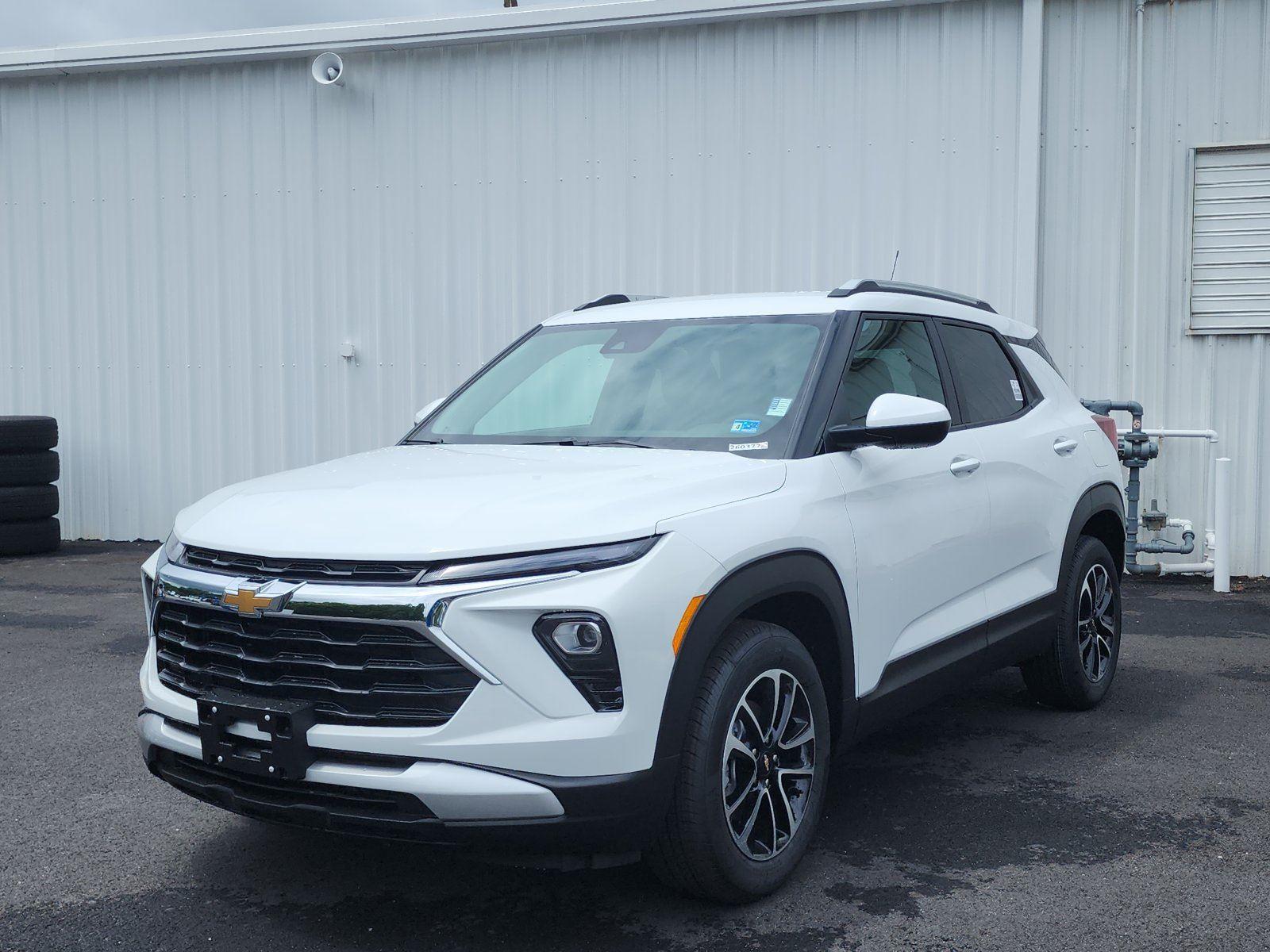 Summit White 2026 Chevrolet Trailblazer SUV / Crossover Front-Wheel Drive Continuously Variable Transmission