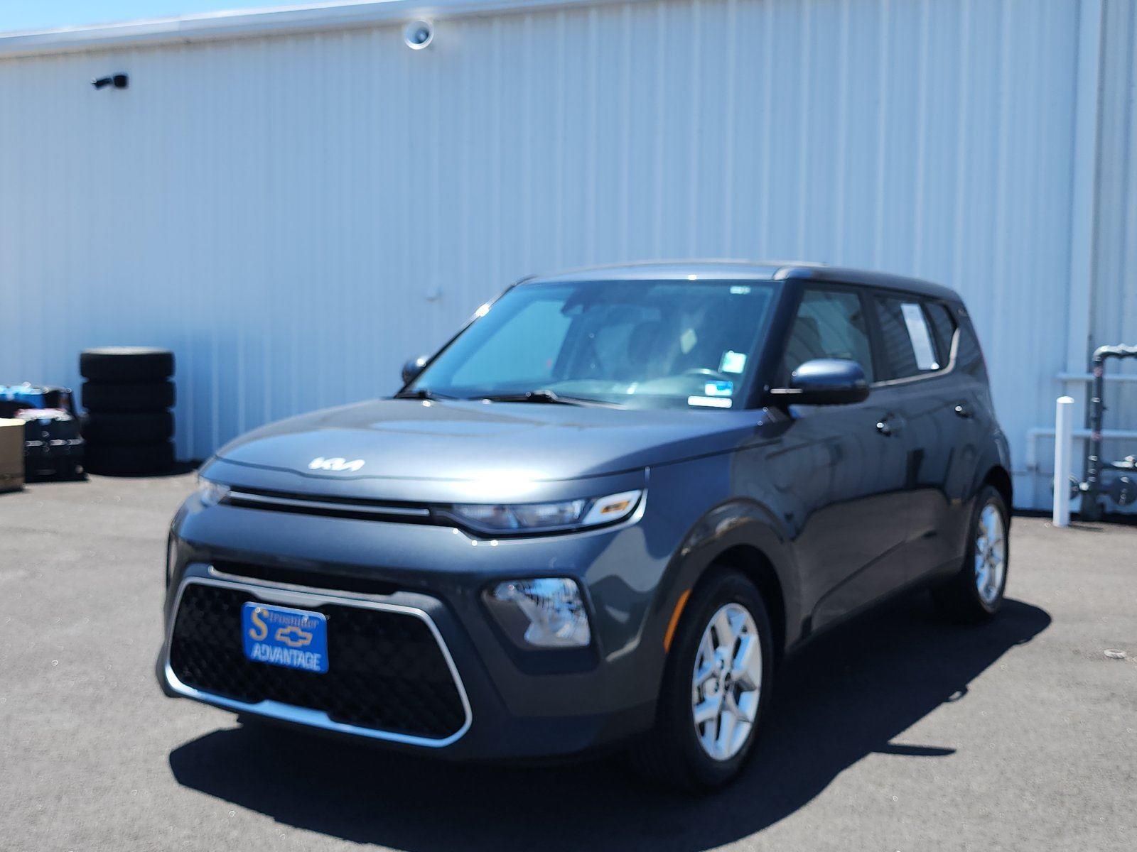Gravity Gray 2022 Kia Soul SUV / Crossover Front-Wheel Drive Continuously Variable Transmission