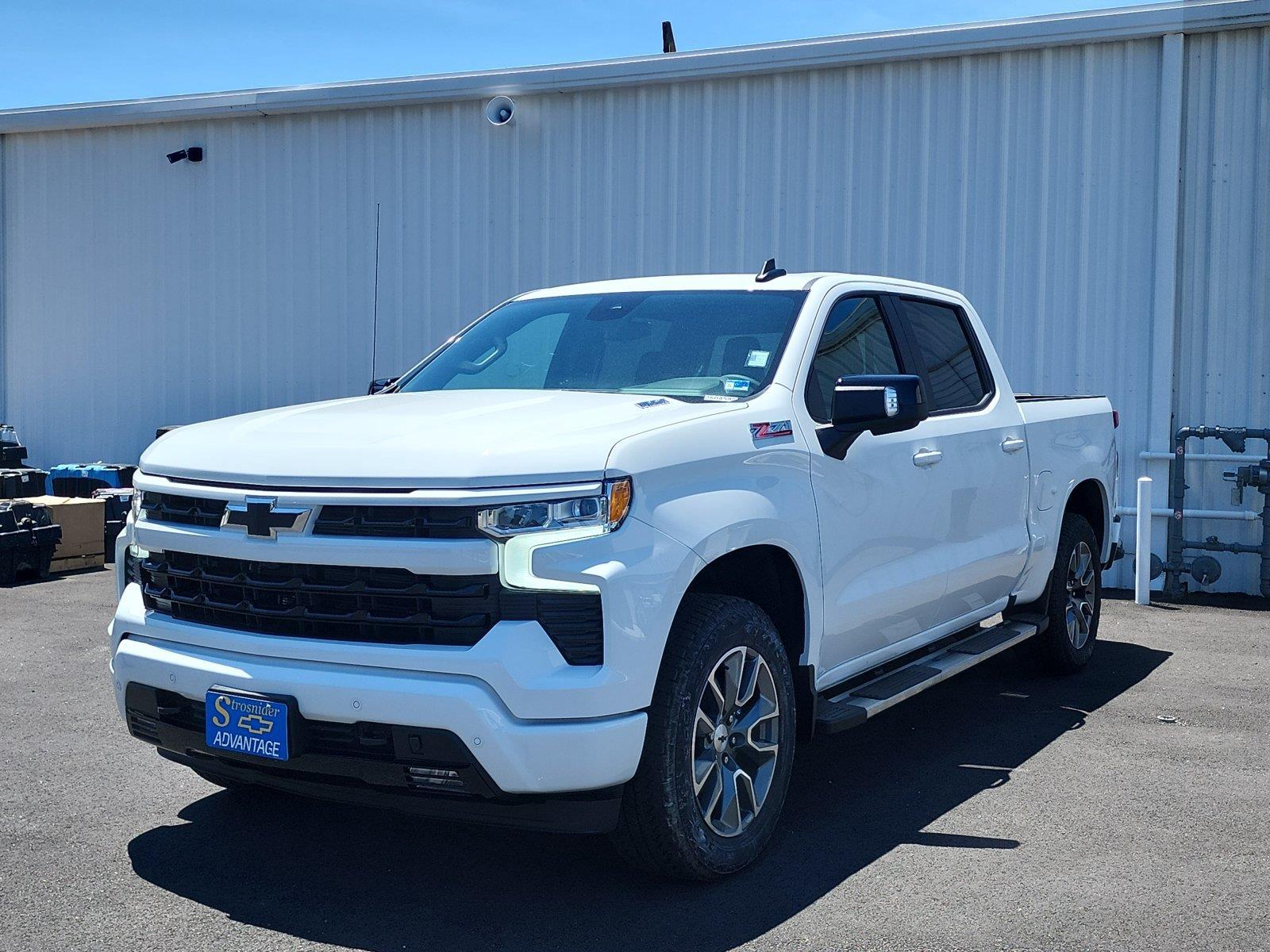 Summit White 2026 Chevrolet Silverado 1500 Pickup Truck Four-Wheel Drive 8-Speed Automatic