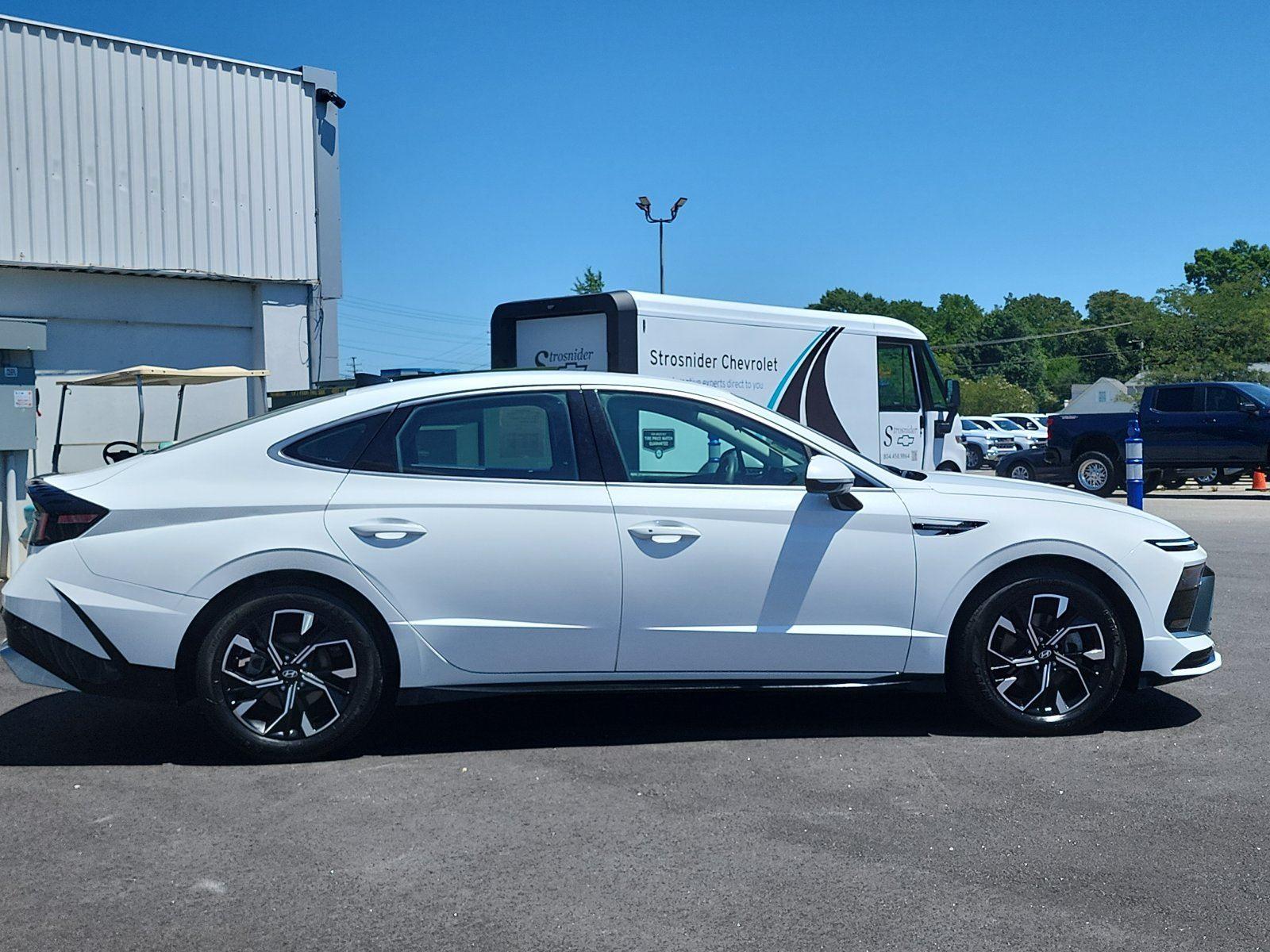 View vehicle photo 6