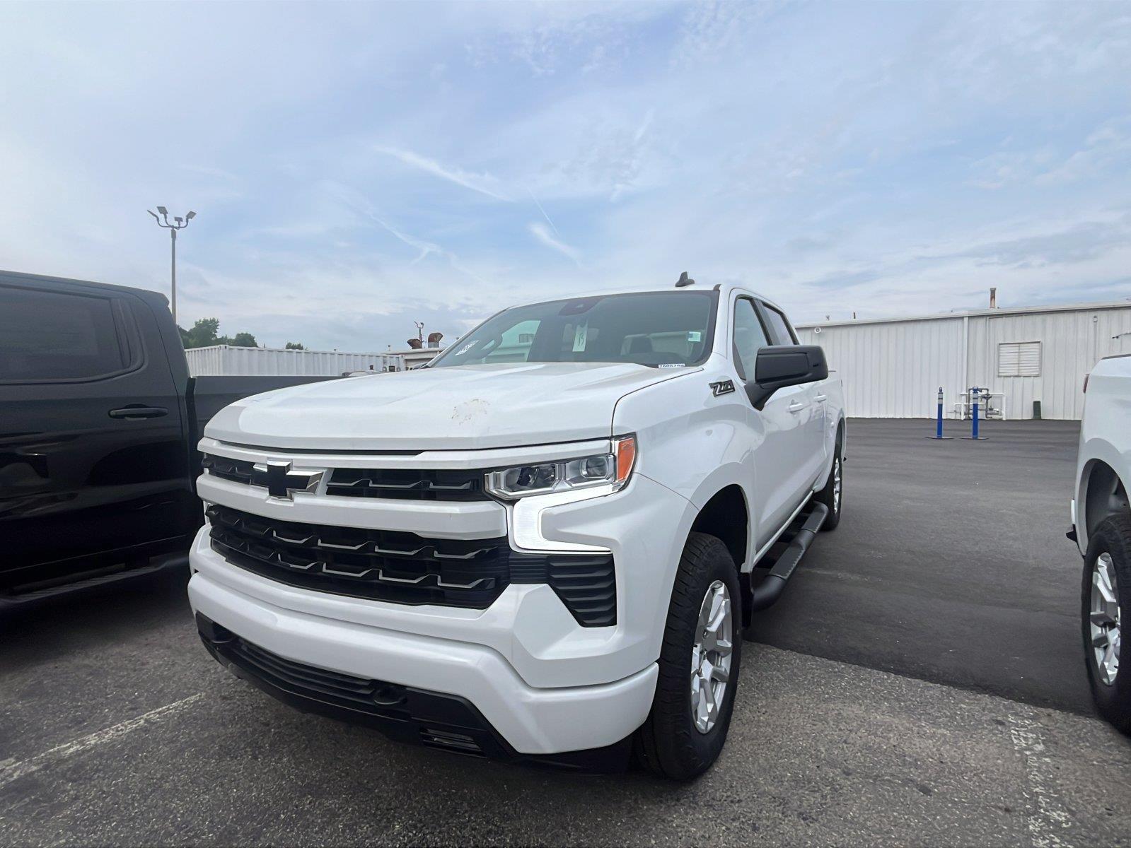 Summit White 2026 Chevrolet Silverado 1500 Pickup Truck Four-Wheel Drive Automatic