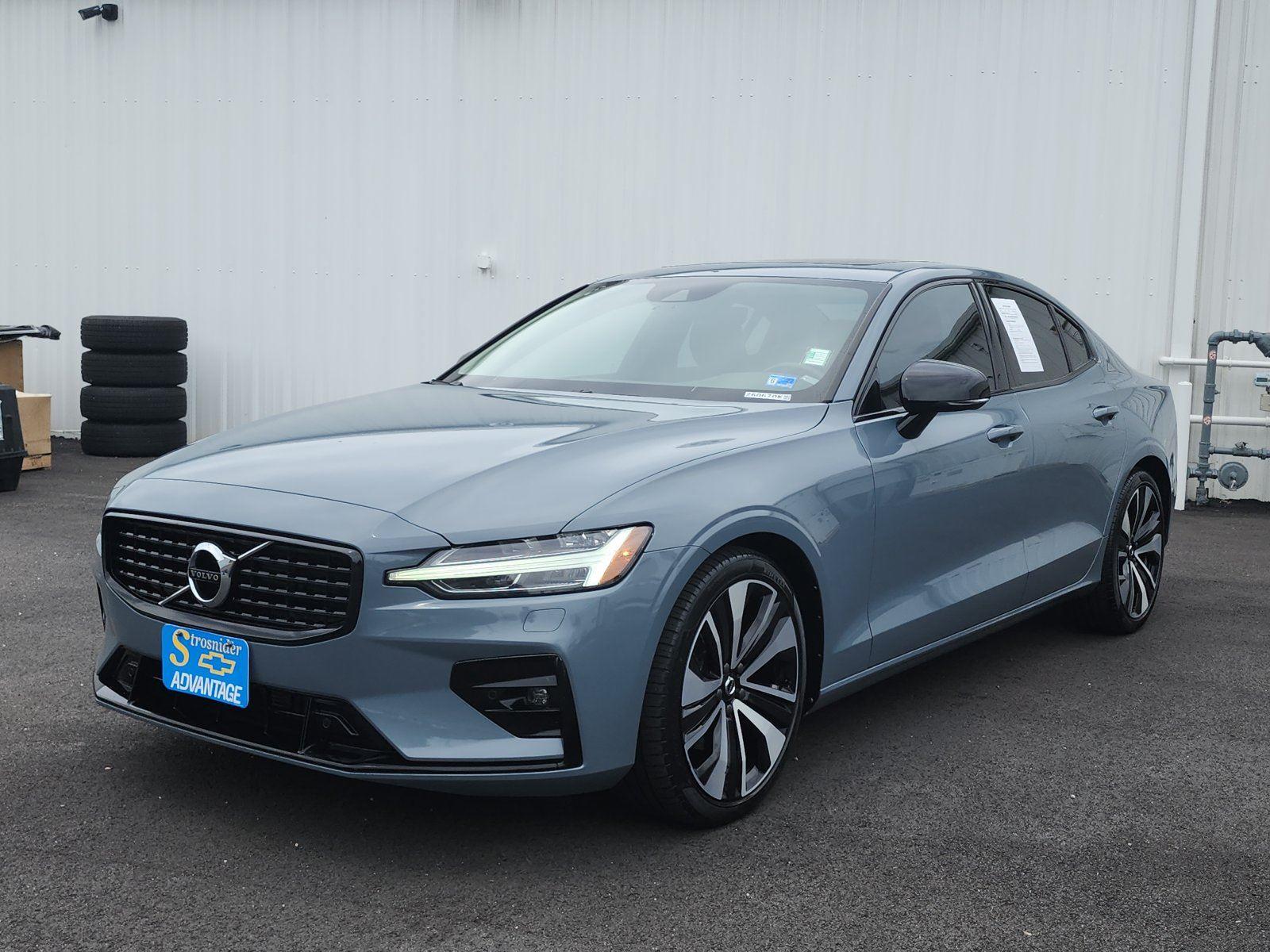 2022 Volvo S60 B5 Momentum AWD