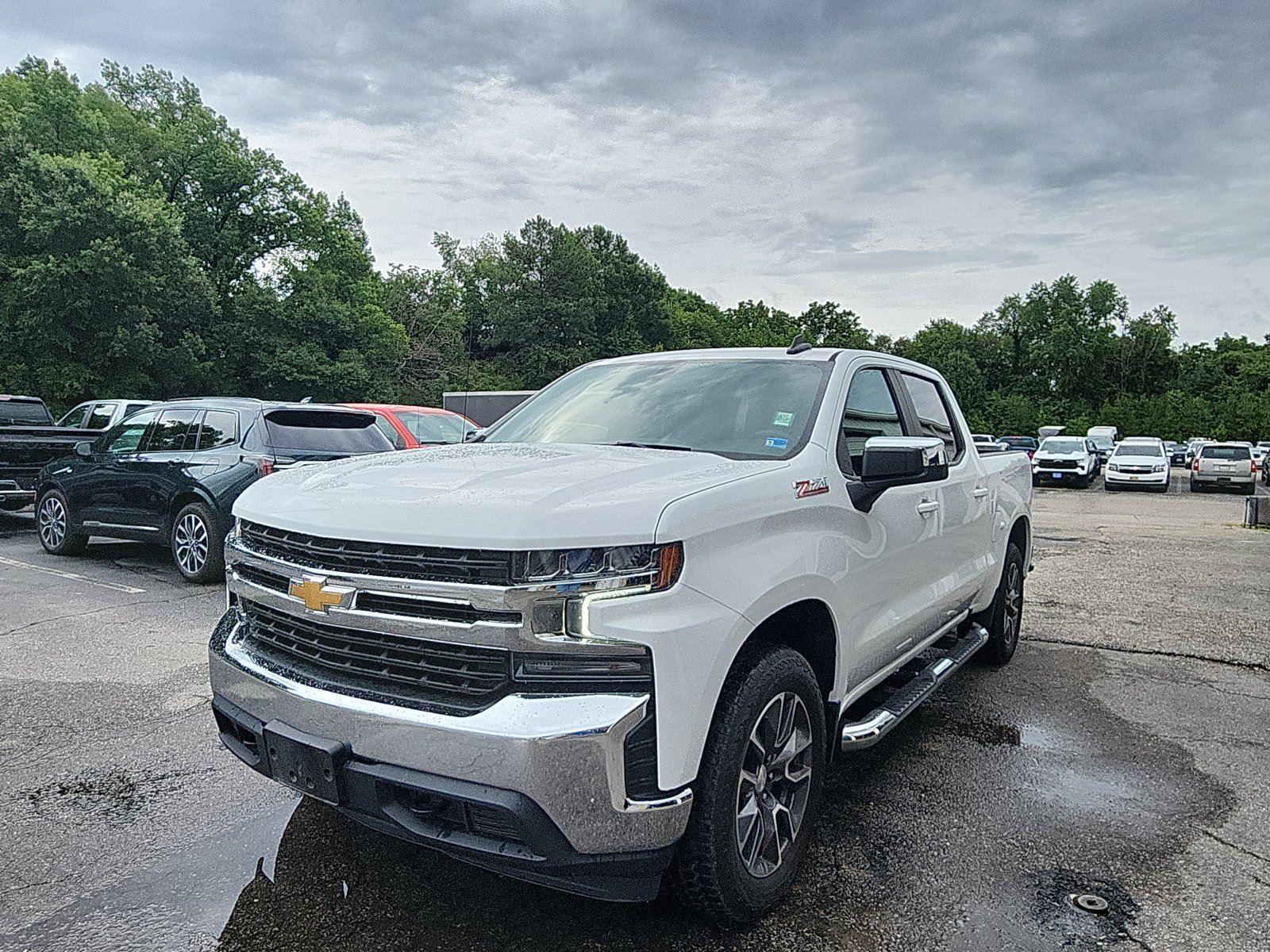 Summit White 2021 Chevrolet Silverado 1500 Pickup Truck Four-Wheel Drive 8-Speed Automatic