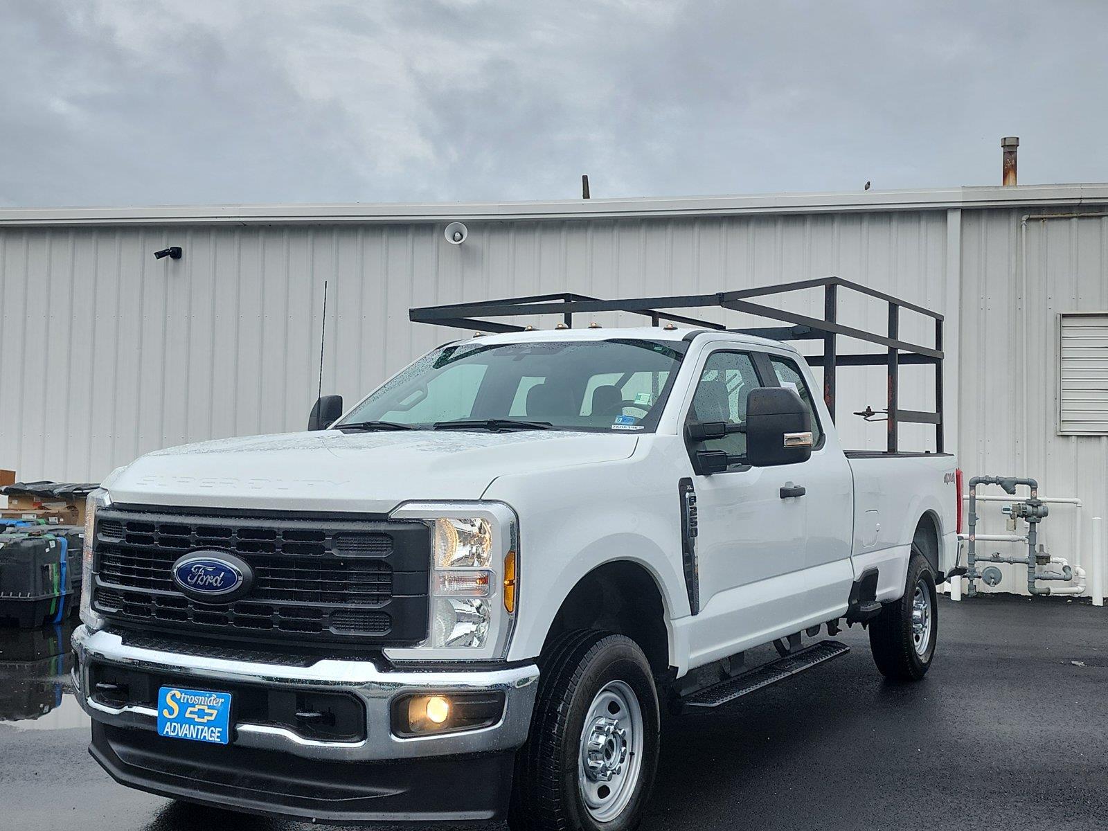 Oxford White 2024 Ford F-250 Super Duty Pickup Truck Four-Wheel Drive Automatic