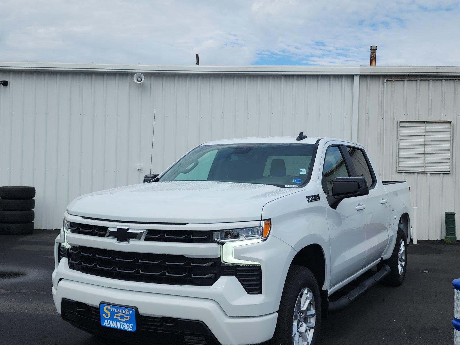 Summit White 2026 Chevrolet Silverado 1500 Pickup Truck Four-Wheel Drive Automatic