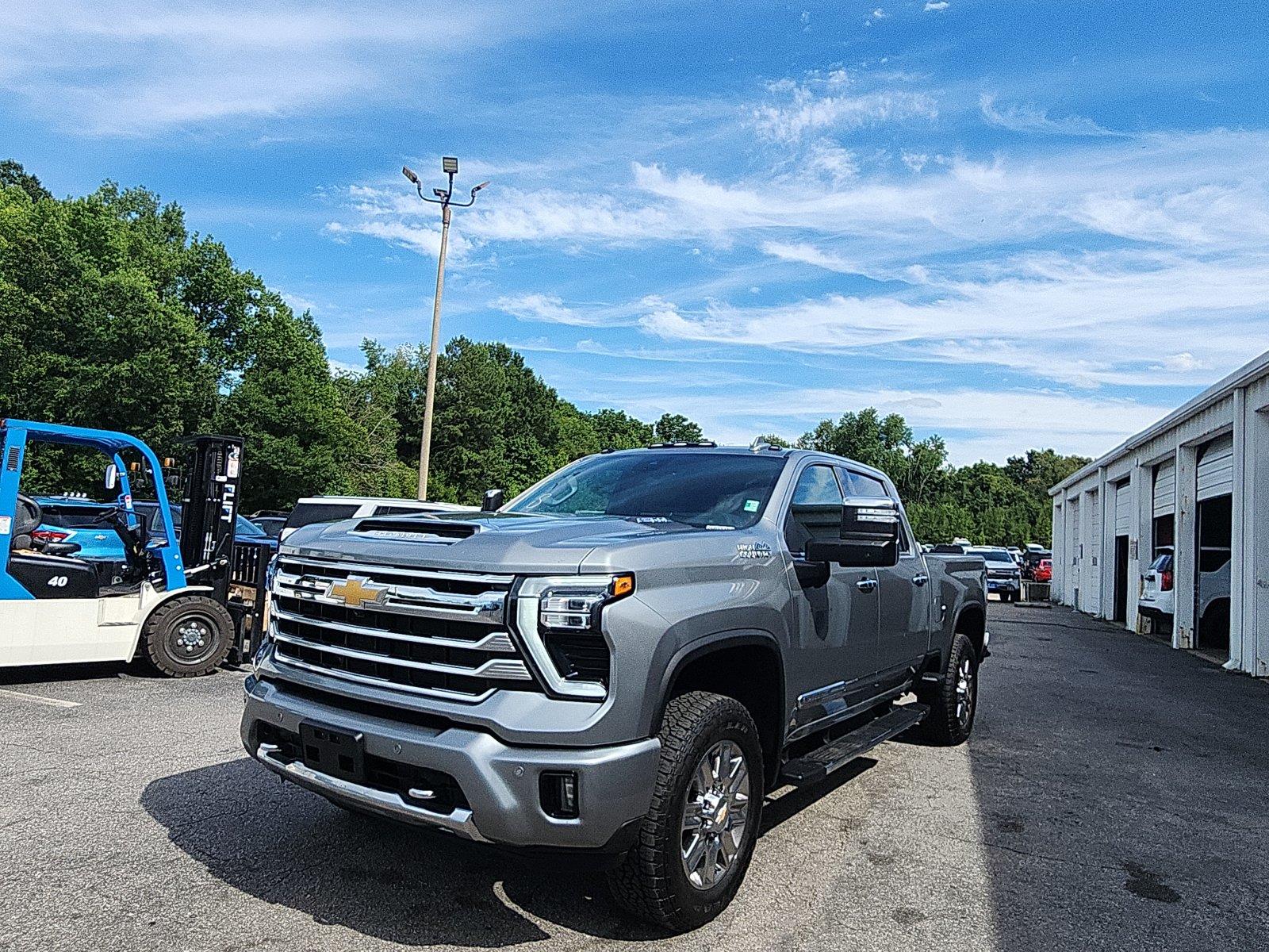 Sterling Gray Metallic 2024 Chevrolet Silverado 2500HD Pickup Truck Four-Wheel Drive Automatic