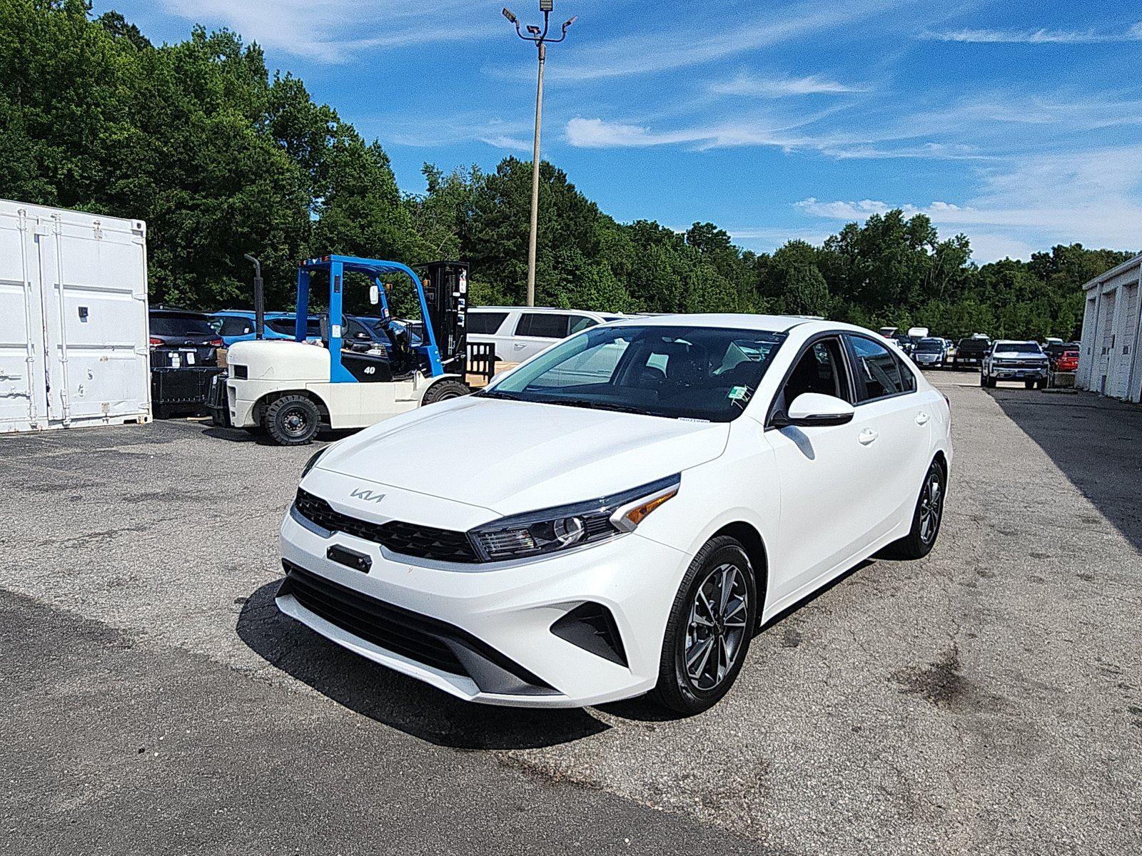 Snow White Pearl 2024 Kia Forte Sedan Front-Wheel Drive Continuously Variable Transmission