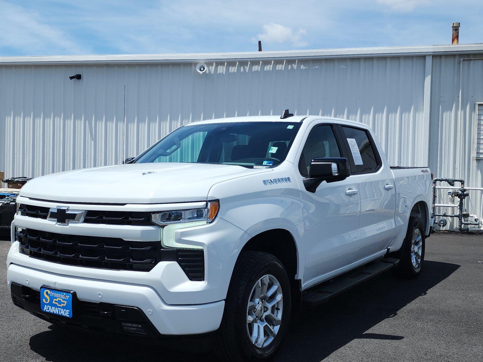 Summit White 2024 Chevrolet Silverado 1500 Pickup Truck Four-Wheel Drive 10-Speed Automatic