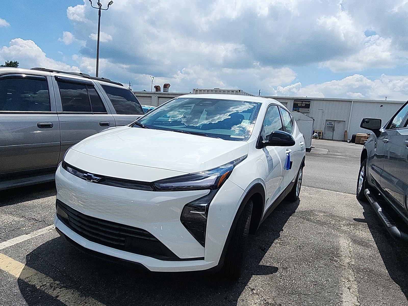 Summit White 2027 Chevrolet Bolt SUV / Crossover Front-Wheel Drive Automatic