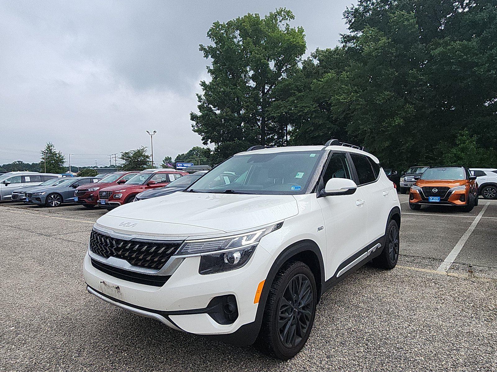 Snow White Pearl 2022 Kia Seltos SUV / Crossover All-Wheel Drive Automatic