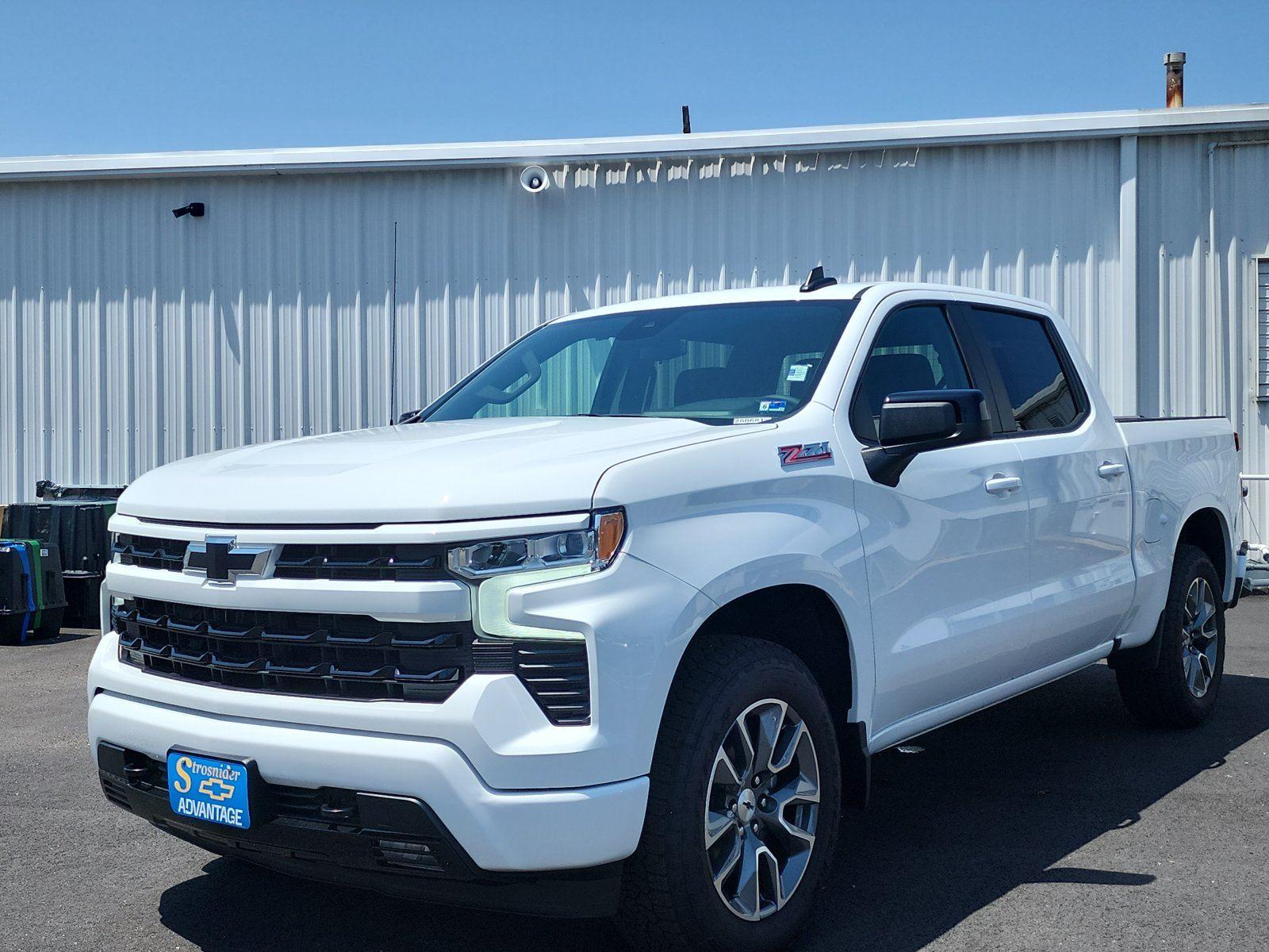 Summit White 2026 Chevrolet Silverado 1500 Pickup Truck Four-Wheel Drive Automatic