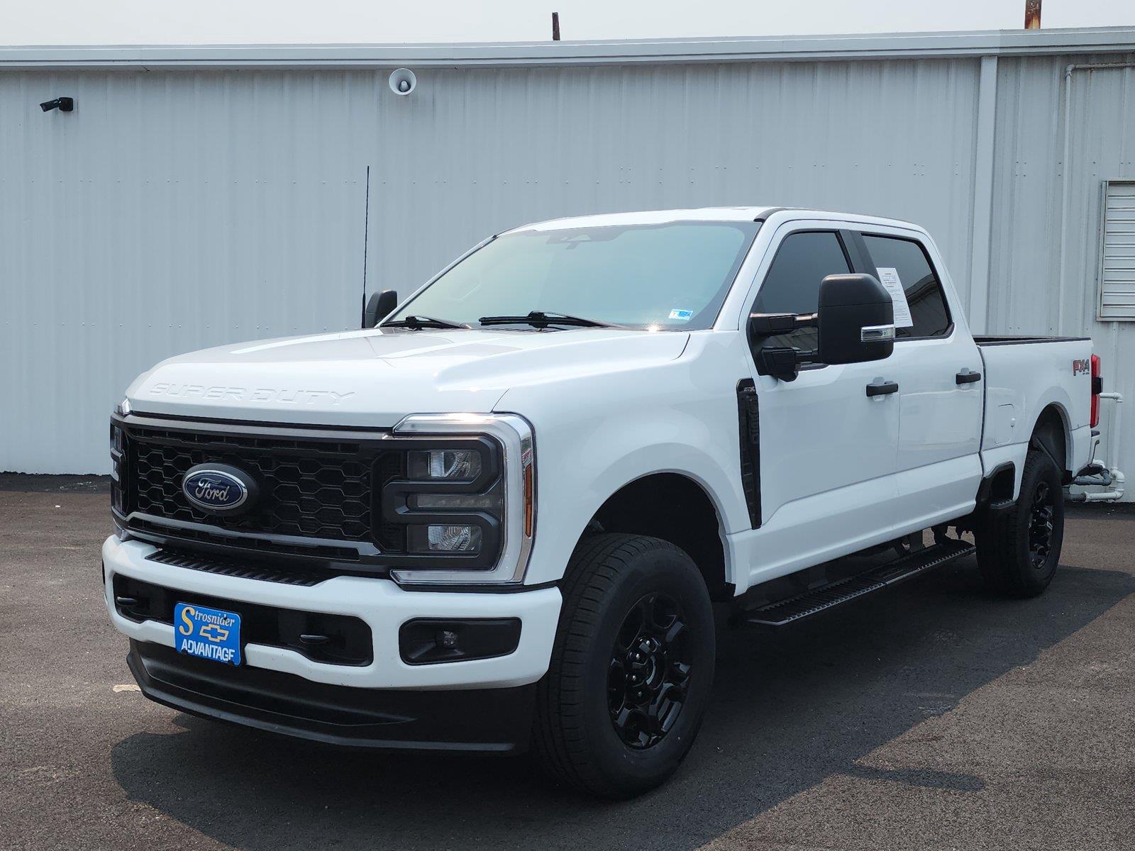 Oxford White 2024 Ford F-250 Super Duty Pickup Truck Four-Wheel Drive Automatic