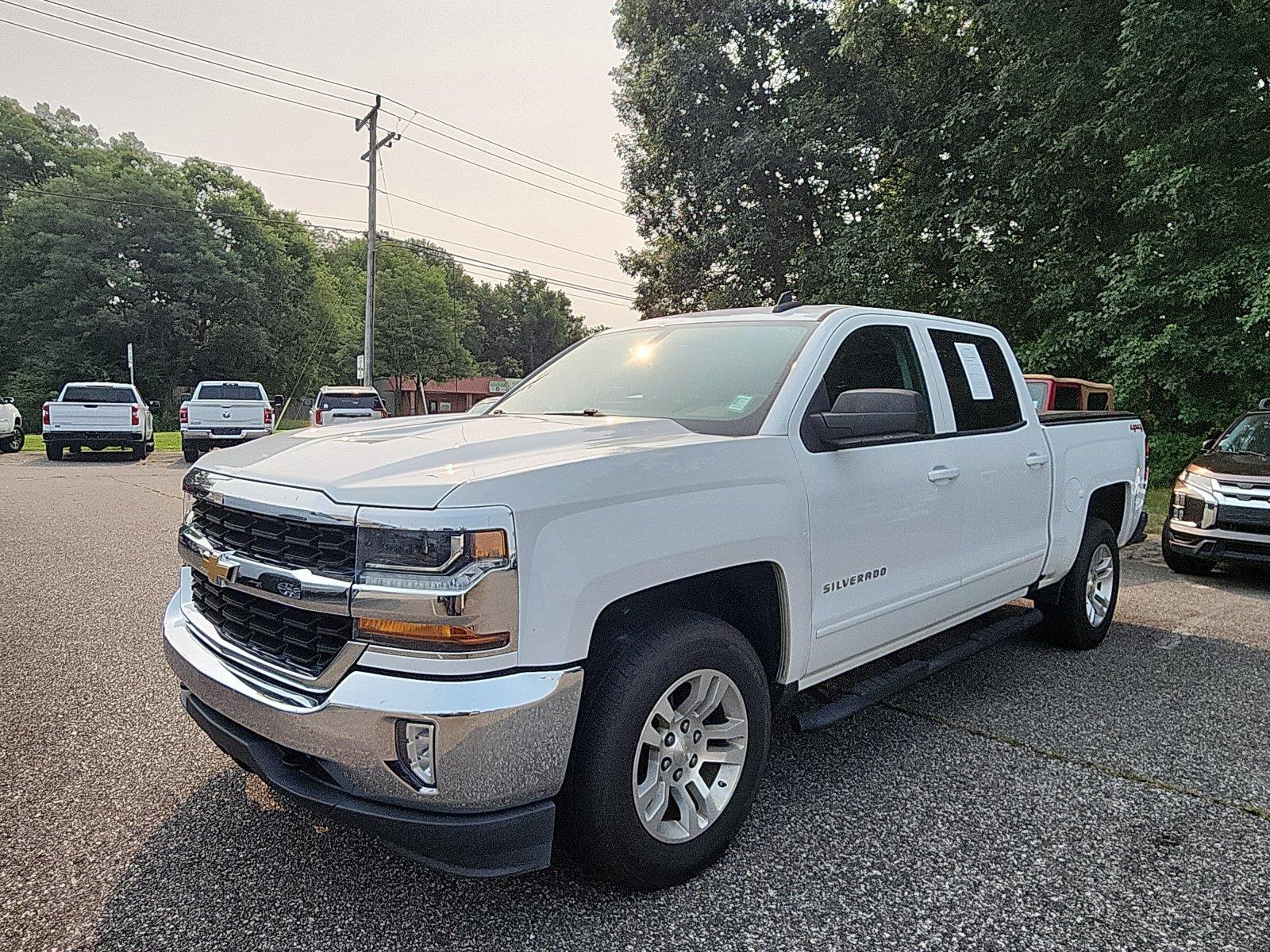 Summit White 2018 Chevrolet Silverado 1500 Pickup Truck Four-Wheel Drive 6-Speed Automatic