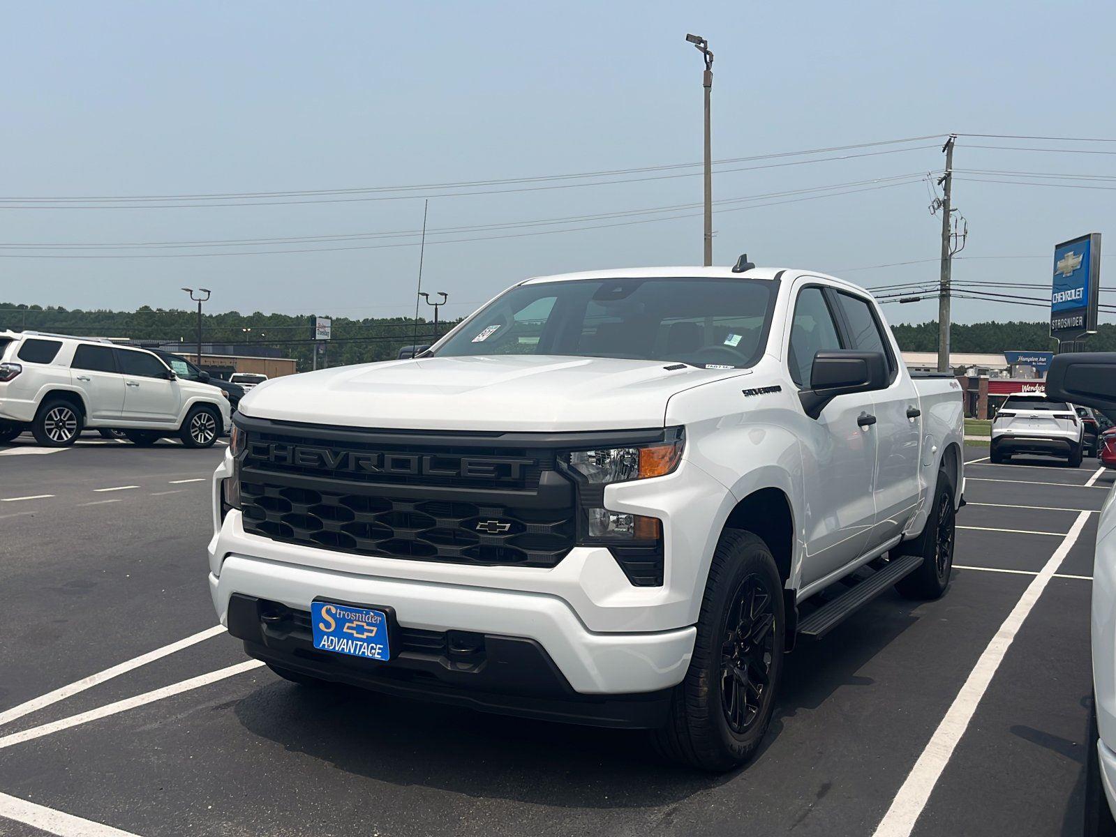 Summit White 2026 Chevrolet Silverado 1500 Pickup Truck Four-Wheel Drive 8-Speed Automatic