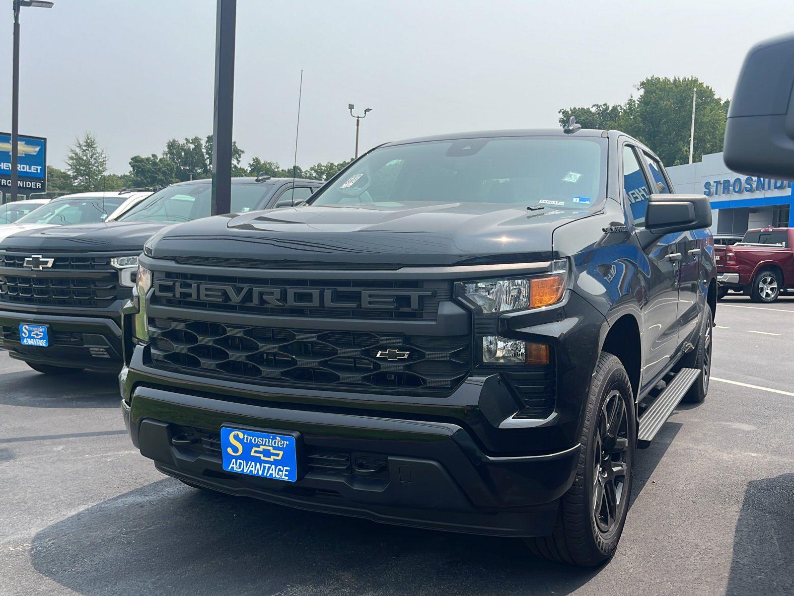 Black 2026 Chevrolet Silverado 1500 Pickup Truck Four-Wheel Drive 8-Speed Automatic