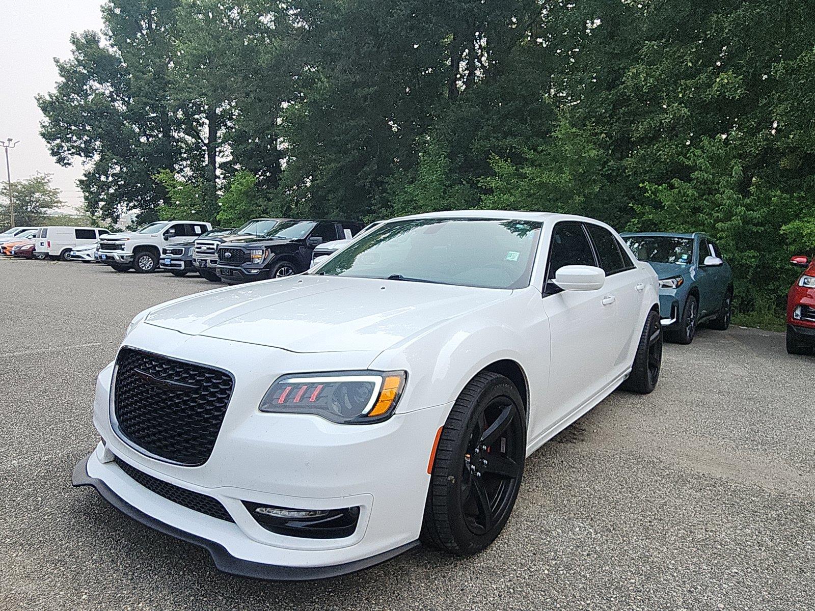 Bright White Clearcoat 2020 Chrysler 300 Sedan Rear-Wheel Drive 8-Speed Automatic