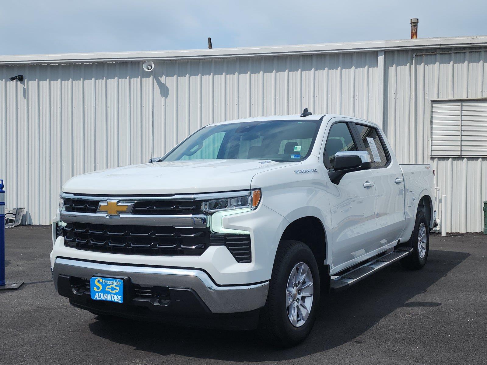 Summit White 2026 Chevrolet Silverado 1500 Pickup Truck Four-Wheel Drive 8-Speed Automatic