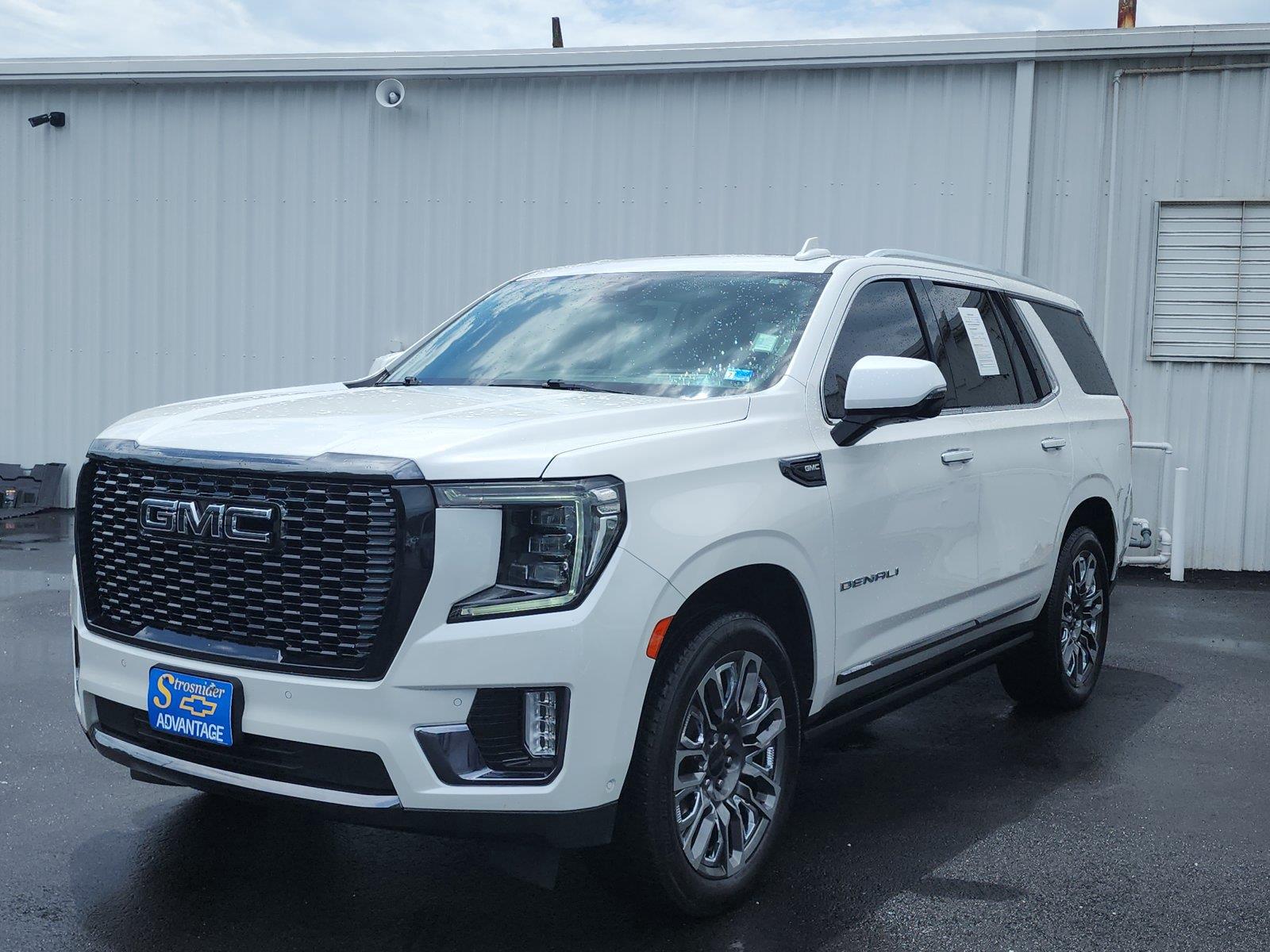 White Frost Tricoat 2023 GMC Yukon SUV / Crossover Four-Wheel Drive Automatic