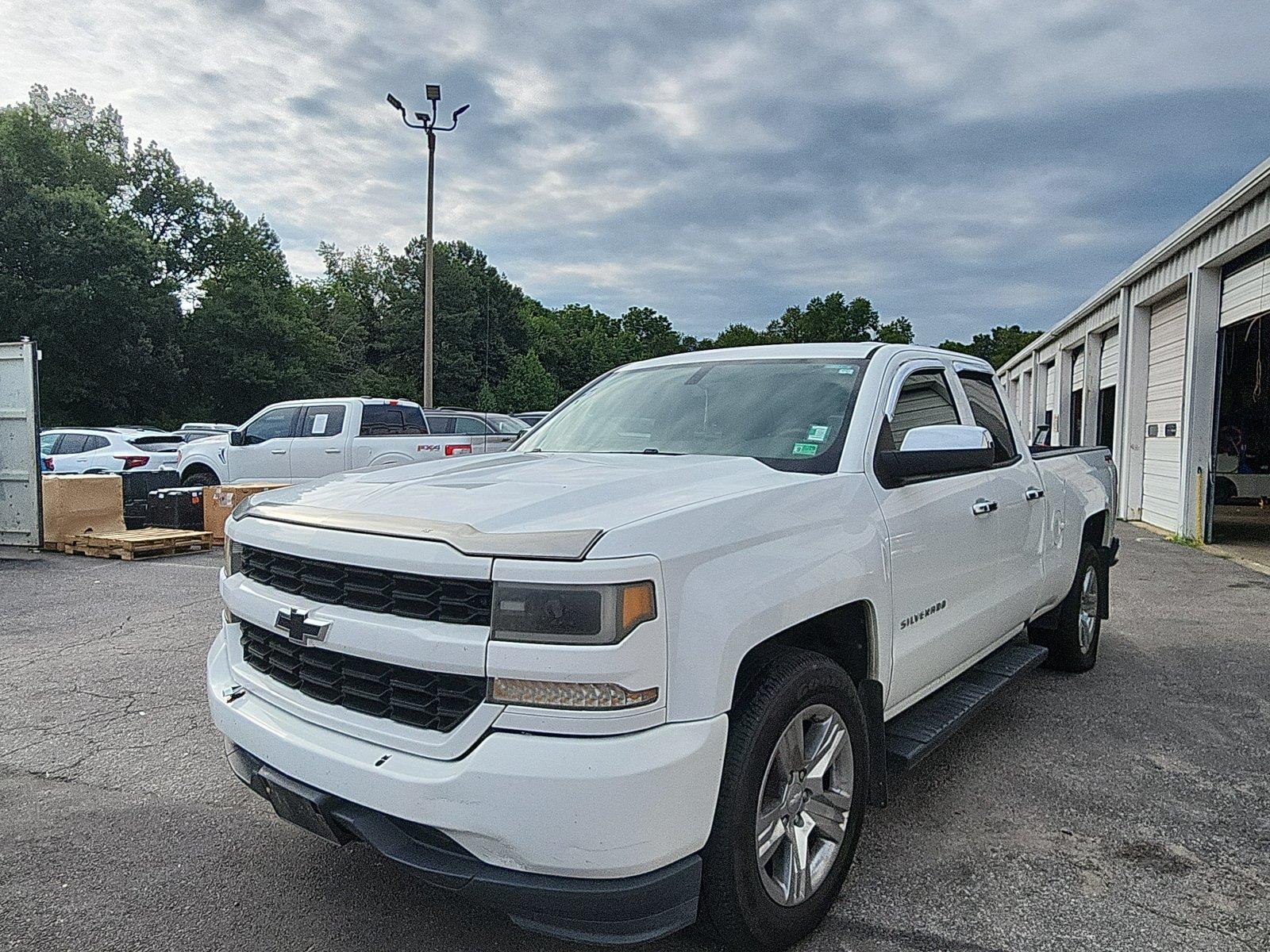 Summit White 2017 Chevrolet Silverado 1500 Pickup Truck Four-Wheel Drive 6-Speed Automatic