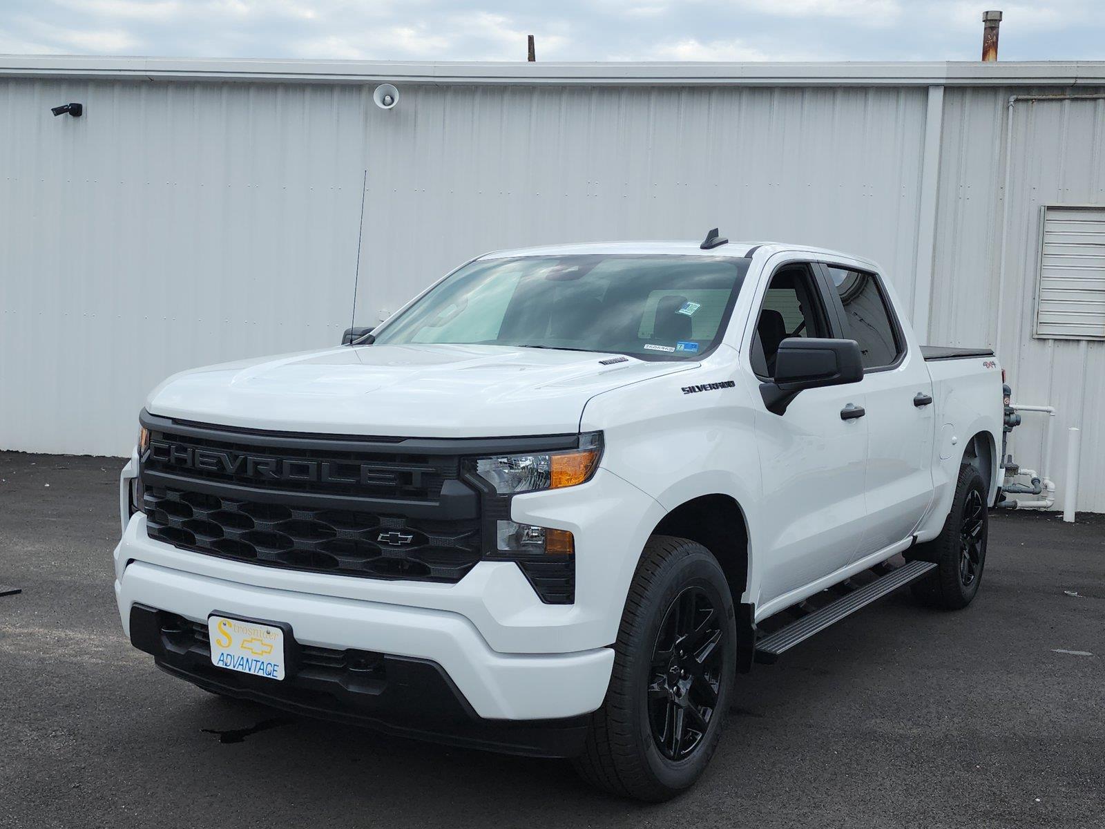 Summit White 2026 Chevrolet Silverado 1500 Pickup Truck Four-Wheel Drive 8-Speed Automatic