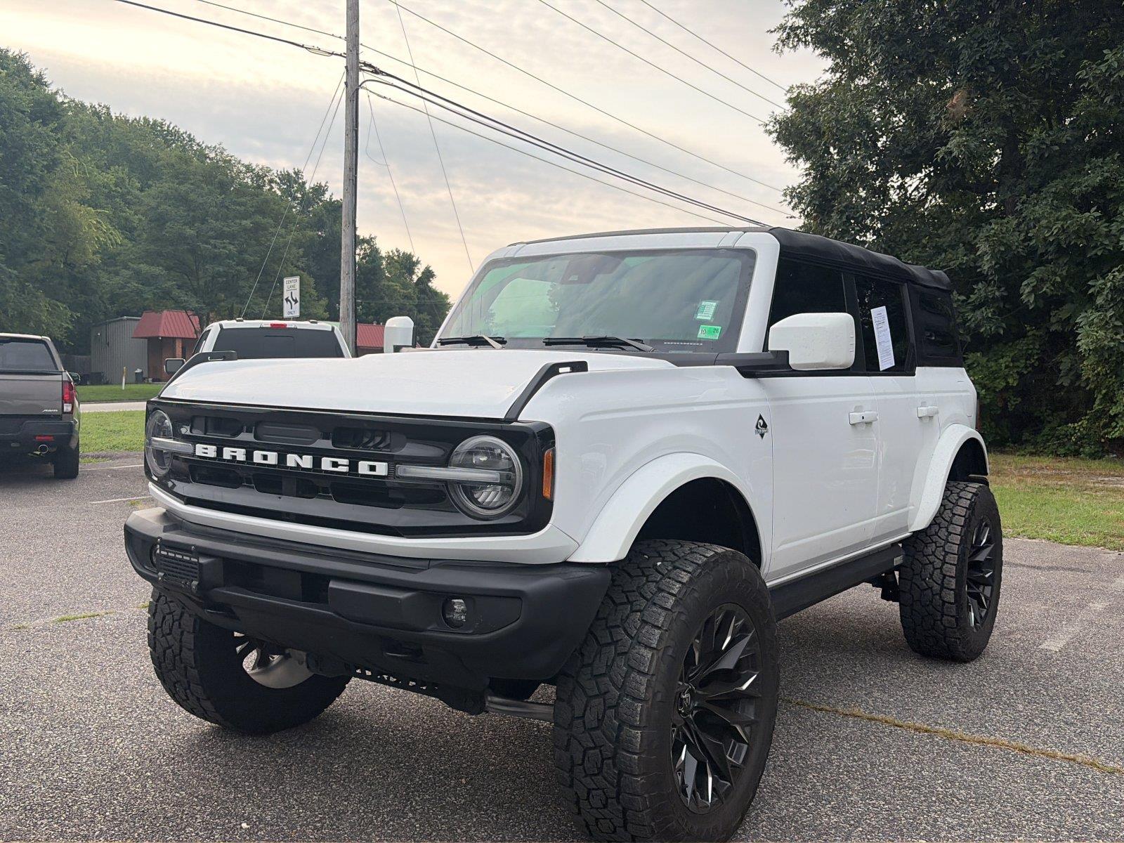 Oxford White 2023 Ford Bronco SUV / Crossover Four-Wheel Drive Automatic