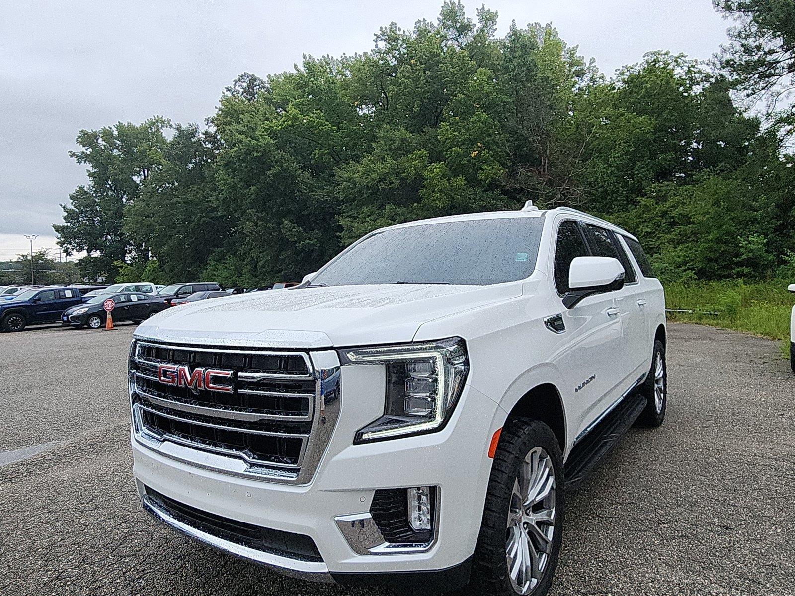 White Frost Tricoat 2023 GMC Yukon XL SUV / Crossover Four-Wheel Drive Automatic