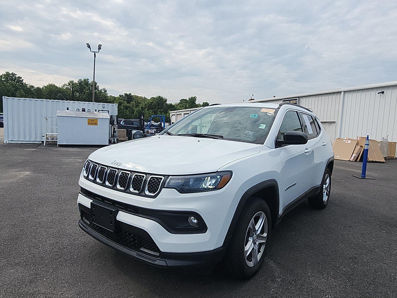 Bright White Clearcoat 2023 Jeep Compass SUV / Crossover Four-Wheel Drive 8-Speed Automatic