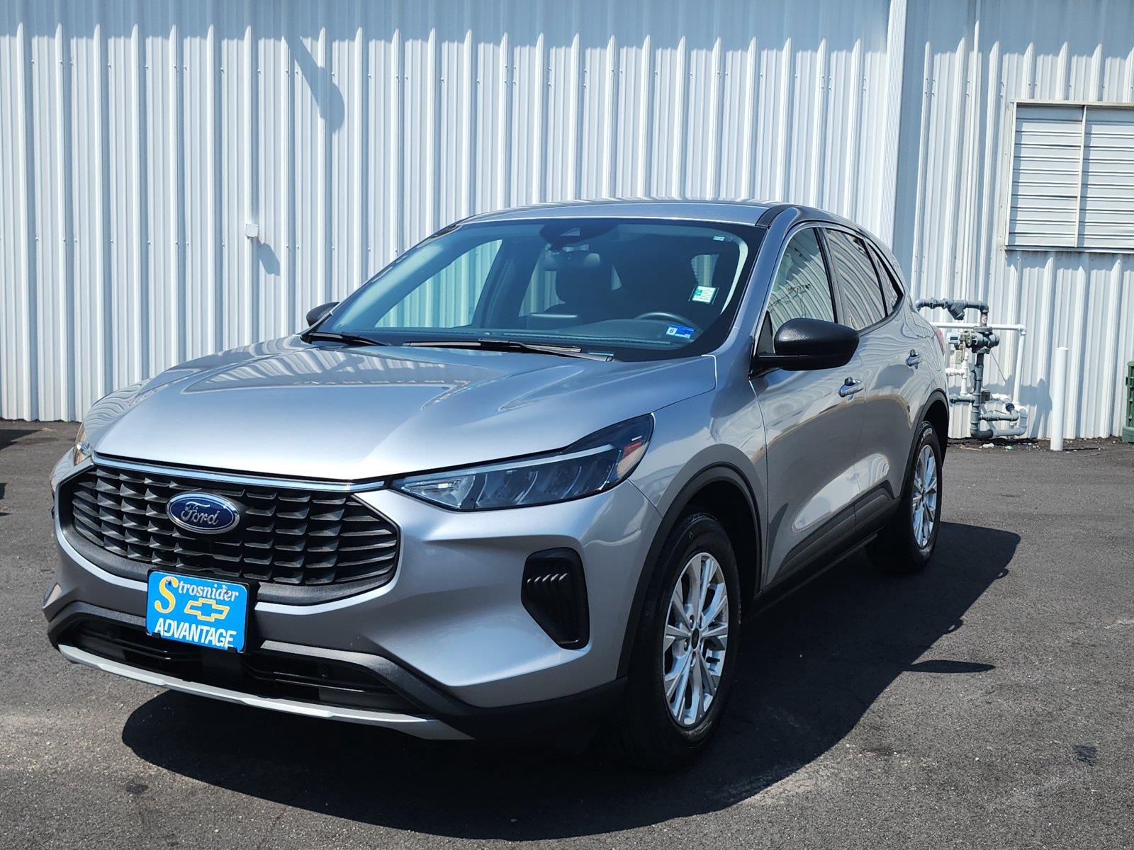 Iconic Silver Metallic 2024 Ford Escape SUV / Crossover Front-Wheel Drive 8-Speed Automatic