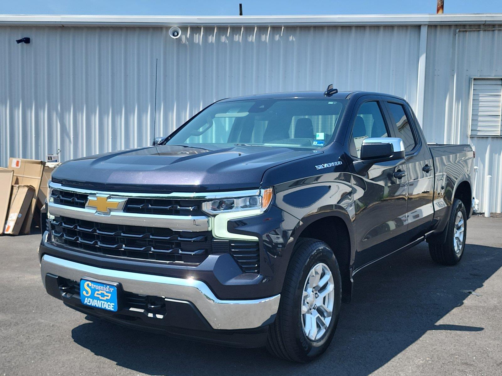Dark Ash Metallic 2023 Chevrolet Silverado 1500 Pickup Truck Four-Wheel Drive 8-Speed Automatic