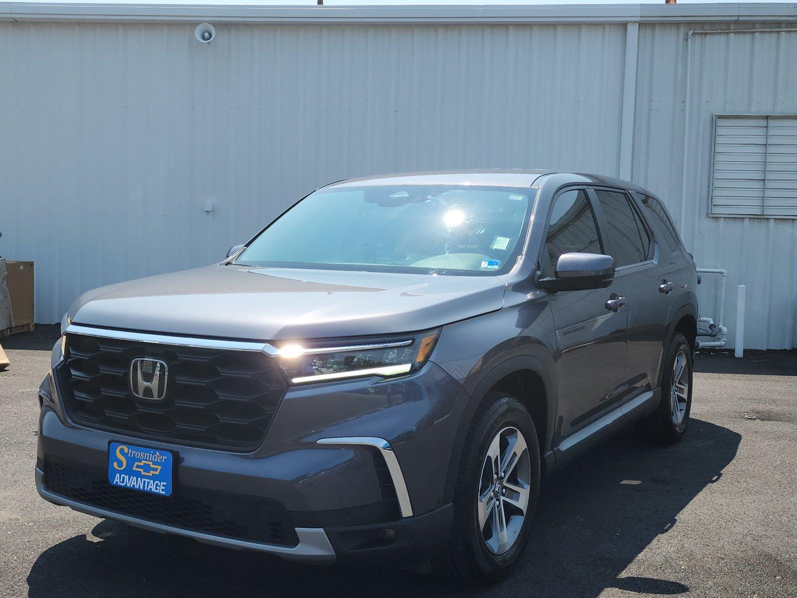 Gray (Modern Steel Metallic) 2024 Honda Pilot SUV / Crossover All-Wheel Drive Automatic