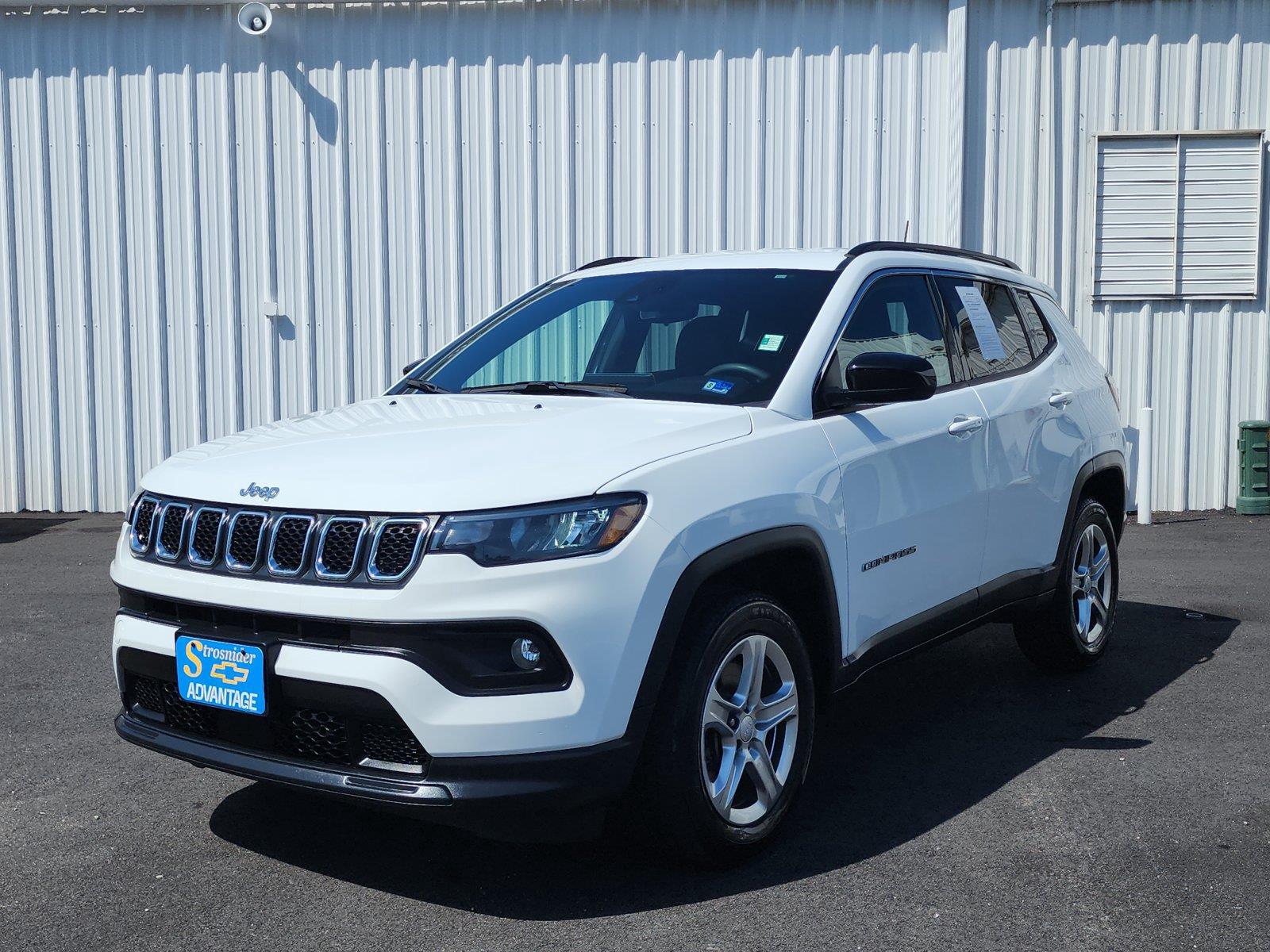 Bright White Clearcoat 2023 Jeep Compass SUV / Crossover Four-Wheel Drive 8-Speed Automatic