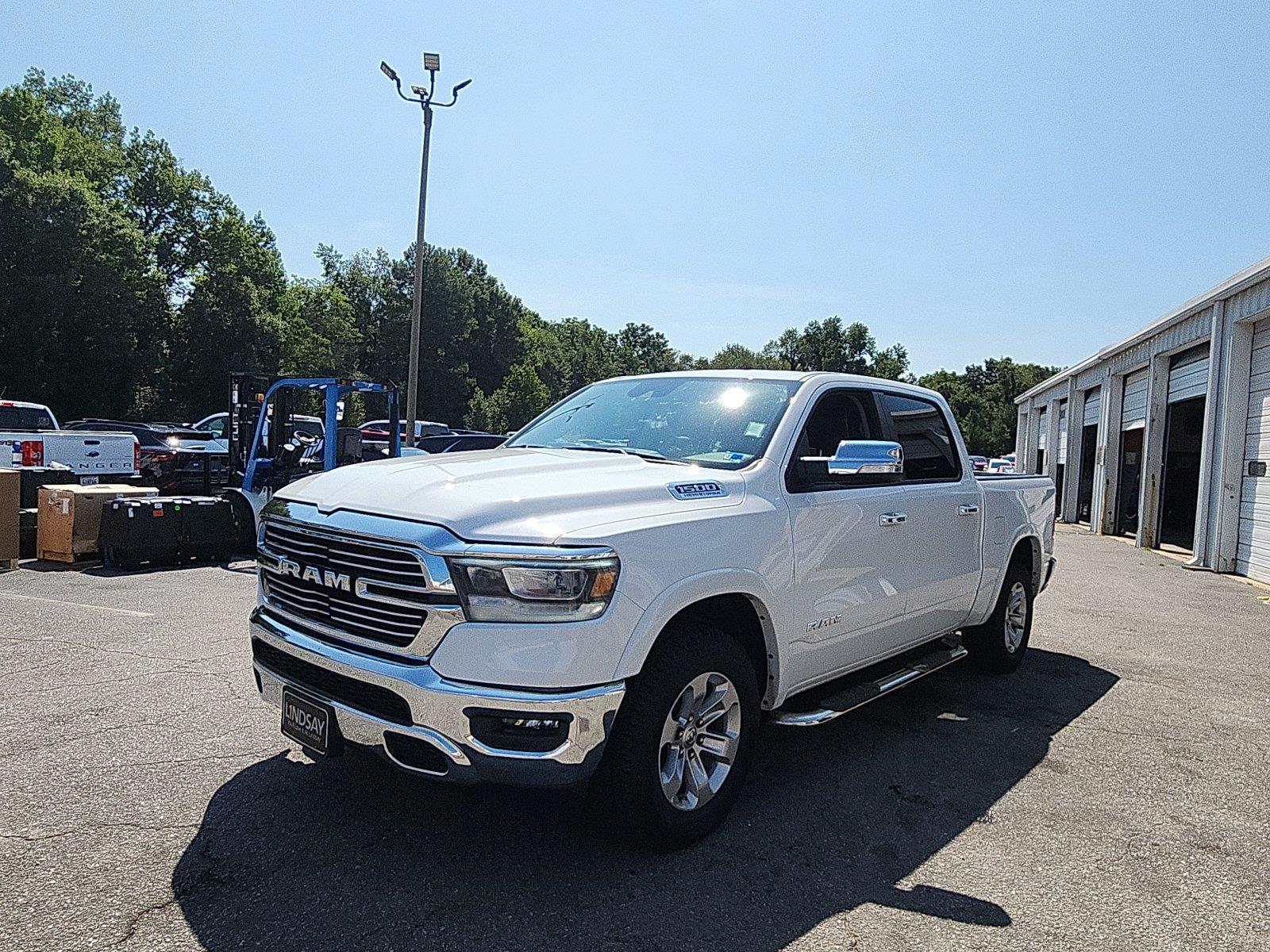 Bright White Clearcoat 2022 RAM 1500 Pickup Truck Four-Wheel Drive 8-Speed Automatic