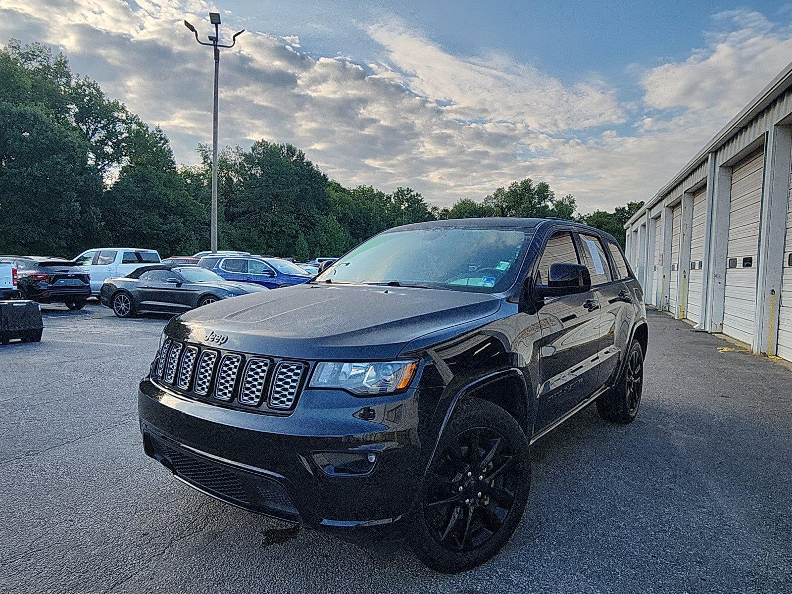 Diamond Black Crystal Pearlcoat 2018 Jeep Grand Cherokee SUV / Crossover Four-Wheel Drive 8-Speed Automatic