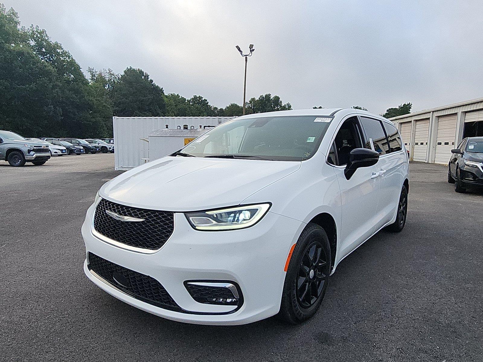 Bright White Clearcoat 2025 Chrysler Pacifica Minivan Front-Wheel Drive 9-Speed Automatic