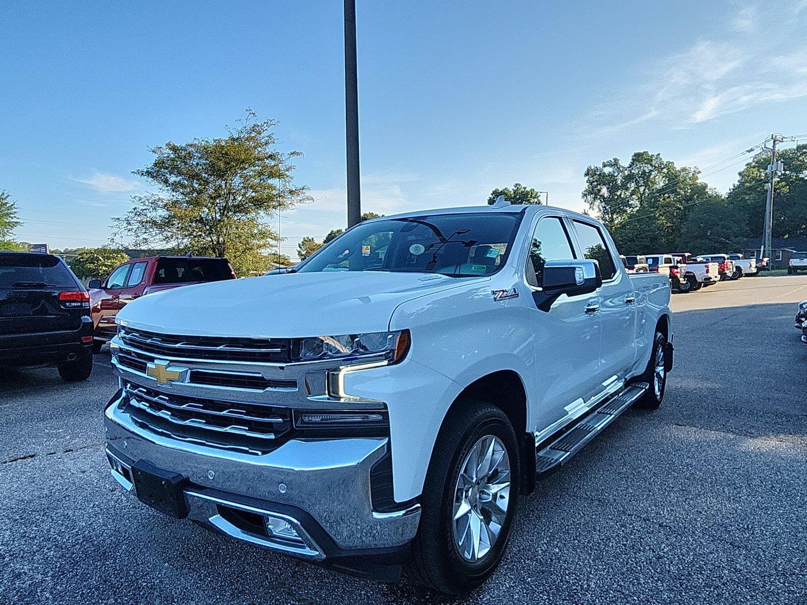 Summit White 2021 Chevrolet Silverado 1500 Pickup Truck Four-Wheel Drive Automatic