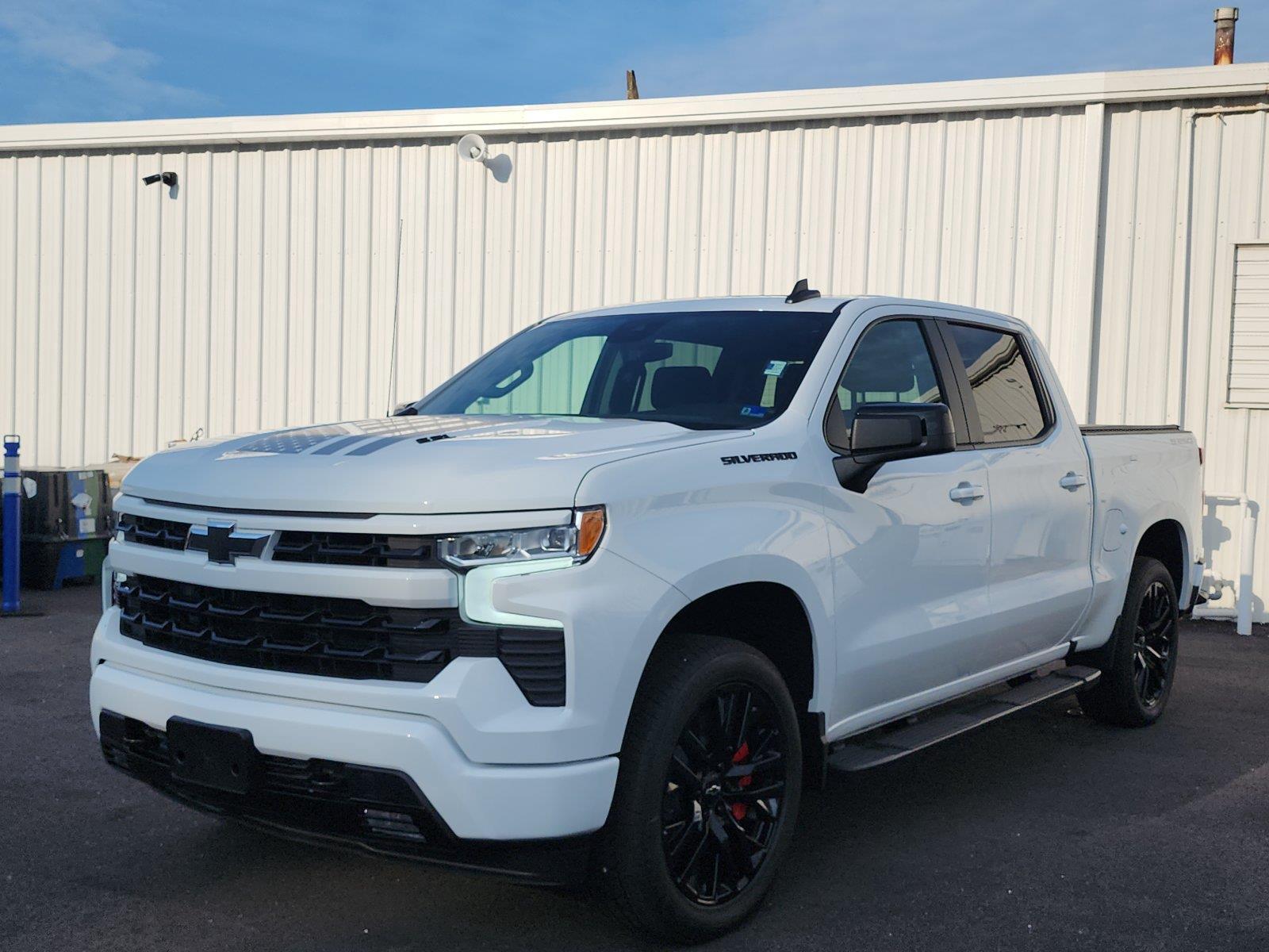 Summit White 2026 Chevrolet Silverado 1500 Pickup Truck Four-Wheel Drive Automatic