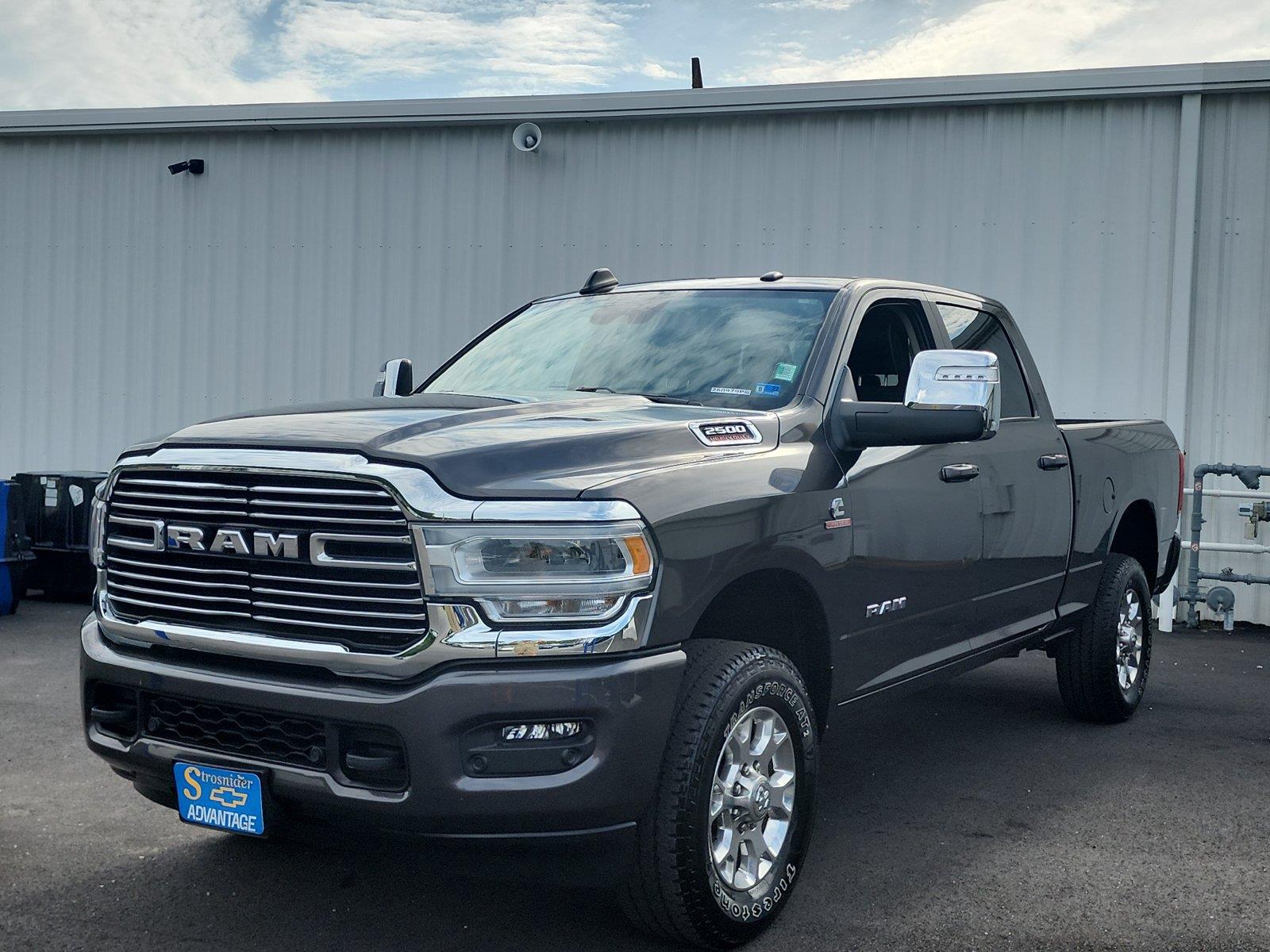 2024 RAM 2500 Gris (Granite Crystal Metallic Clearcoat) Camioneta Todo terreno 6 velocidades Automática