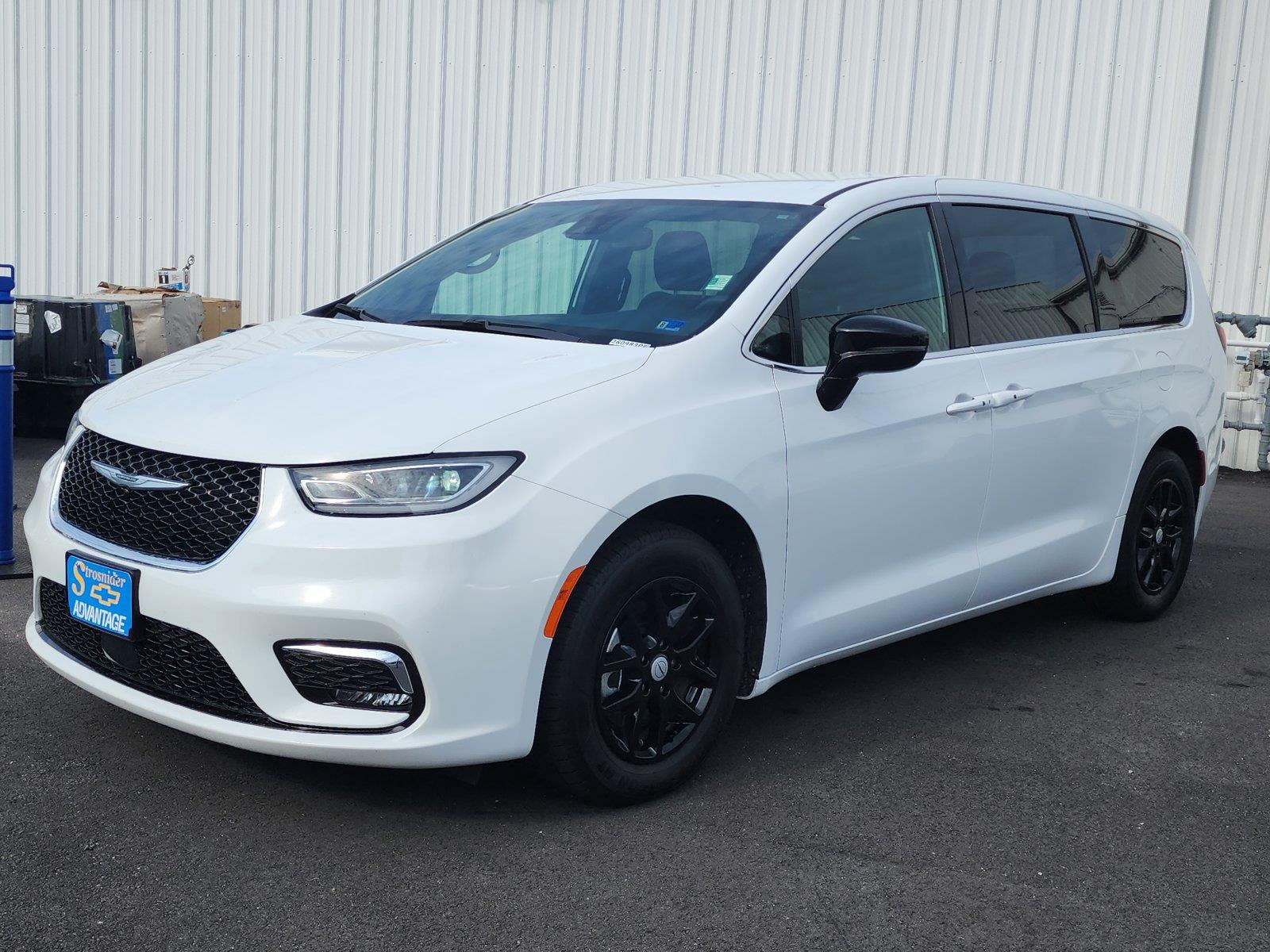 Bright White Clearcoat 2025 Chrysler Pacifica Minivan Front-Wheel Drive 9-Speed Automatic