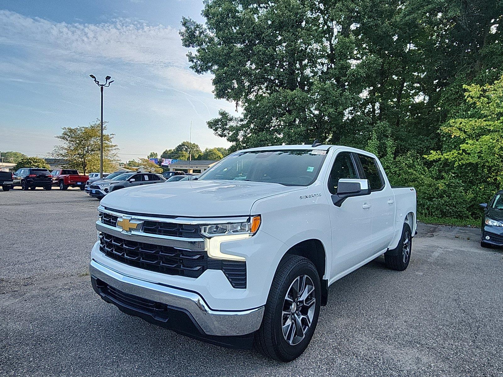 Summit White 2023 Chevrolet Silverado 1500 Pickup Truck Four-Wheel Drive 8-Speed Automatic