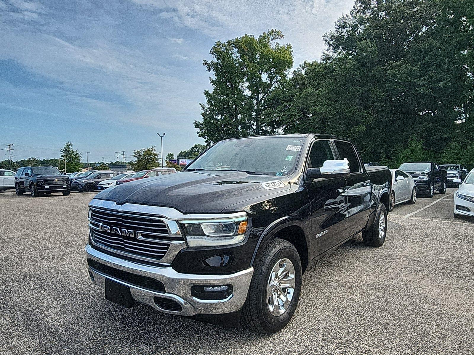 Diamond Black Crystal Pearlcoat 2022 RAM 1500 Pickup Truck Four-Wheel Drive 8-Speed Automatic