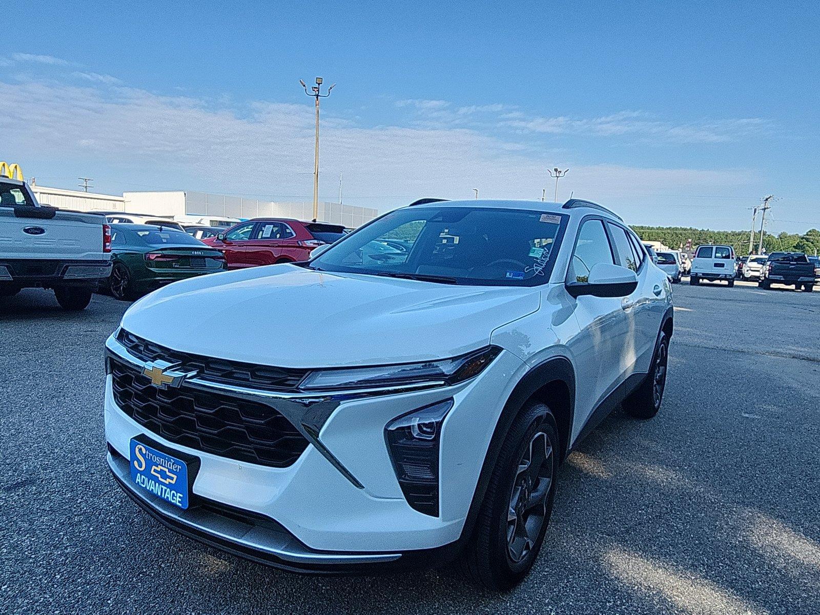 Summit White 2025 Chevrolet Trax SUV / Crossover Front-Wheel Drive 6-Speed Automatic