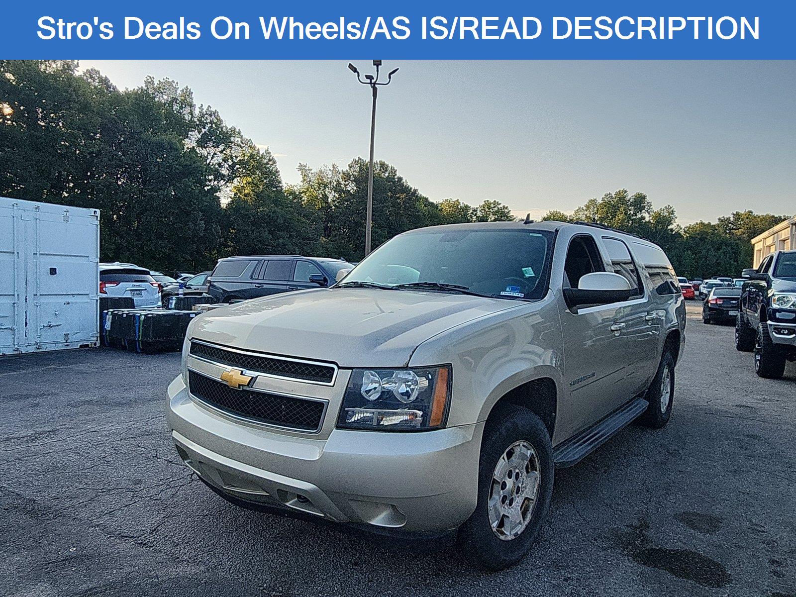 Champagne Silver Metallic 2013 Chevrolet Suburban SUV / Crossover 6-Speed Automatic Overdrive