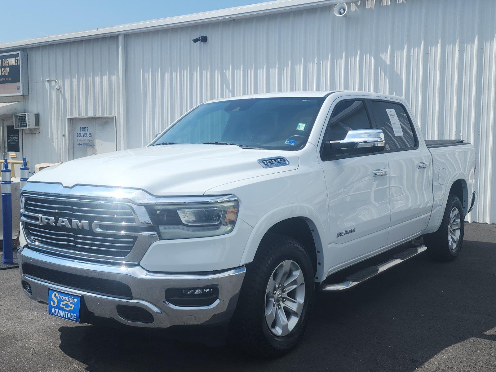 Bright White Clearcoat 2022 RAM 1500 Pickup Truck Four-Wheel Drive 8-Speed Automatic