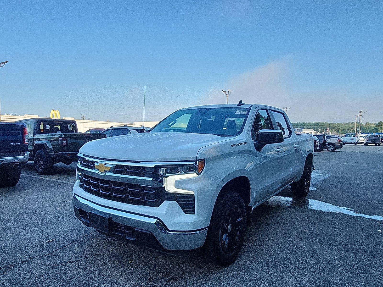 Summit White 2024 Chevrolet Silverado 1500 Pickup Truck Four-Wheel Drive 8-Speed Automatic