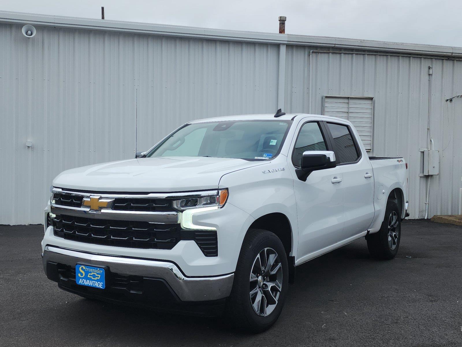 Summit White 2023 Chevrolet Silverado 1500 Pickup Truck Four-Wheel Drive 8-Speed Automatic