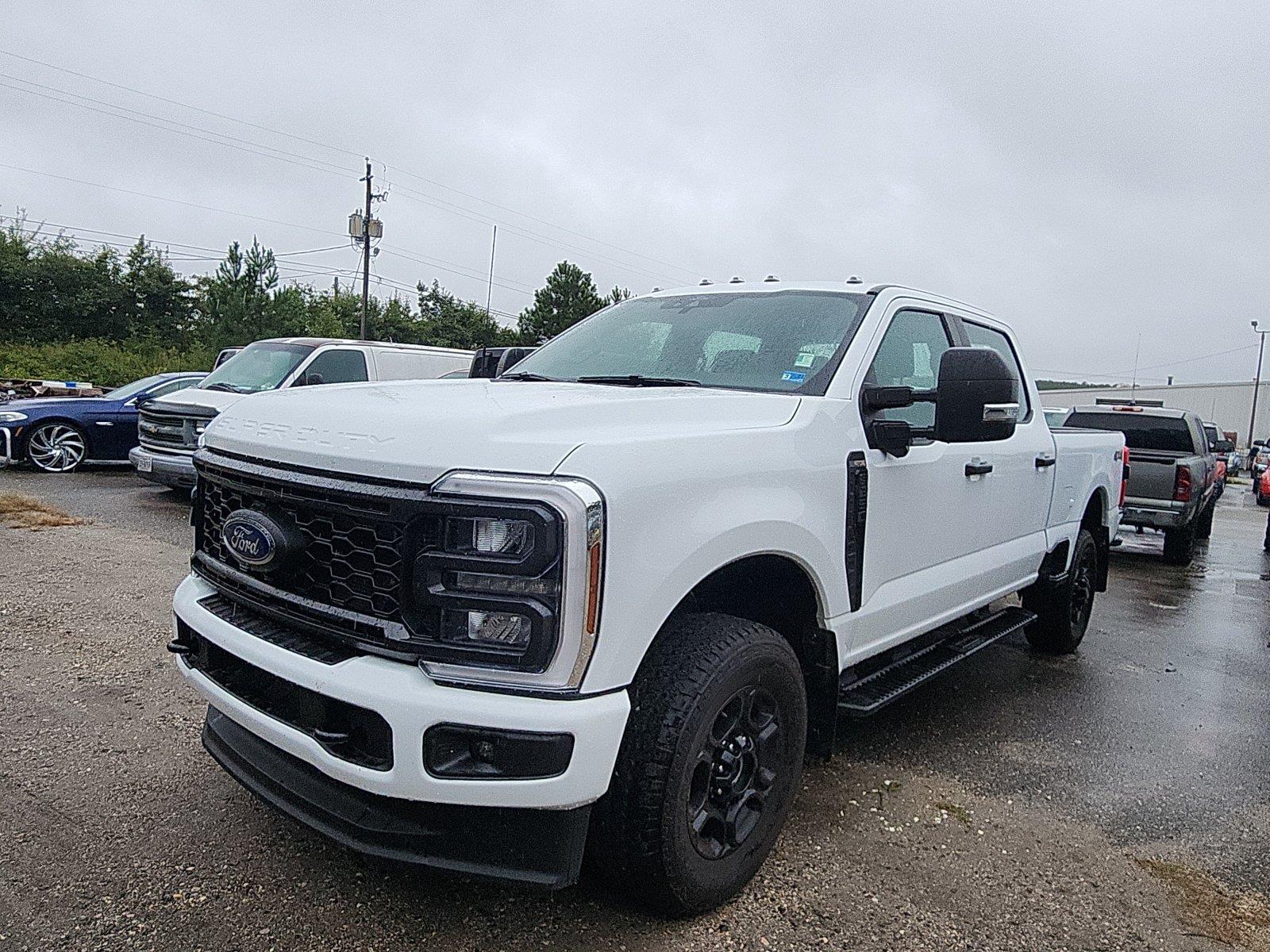 Oxford White 2024 Ford F-250 Super Duty Pickup Truck Four-Wheel Drive Automatic