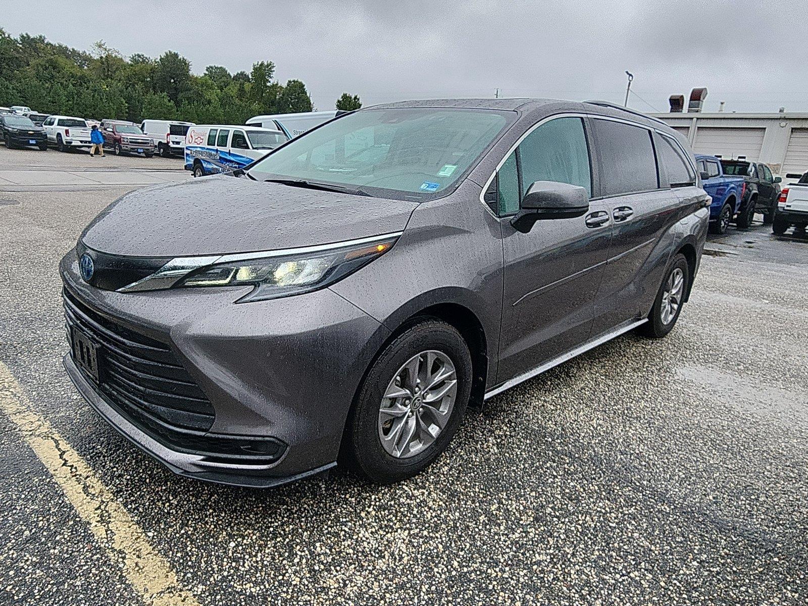  2024 Toyota Sienna LE 8-Passenger FWD   