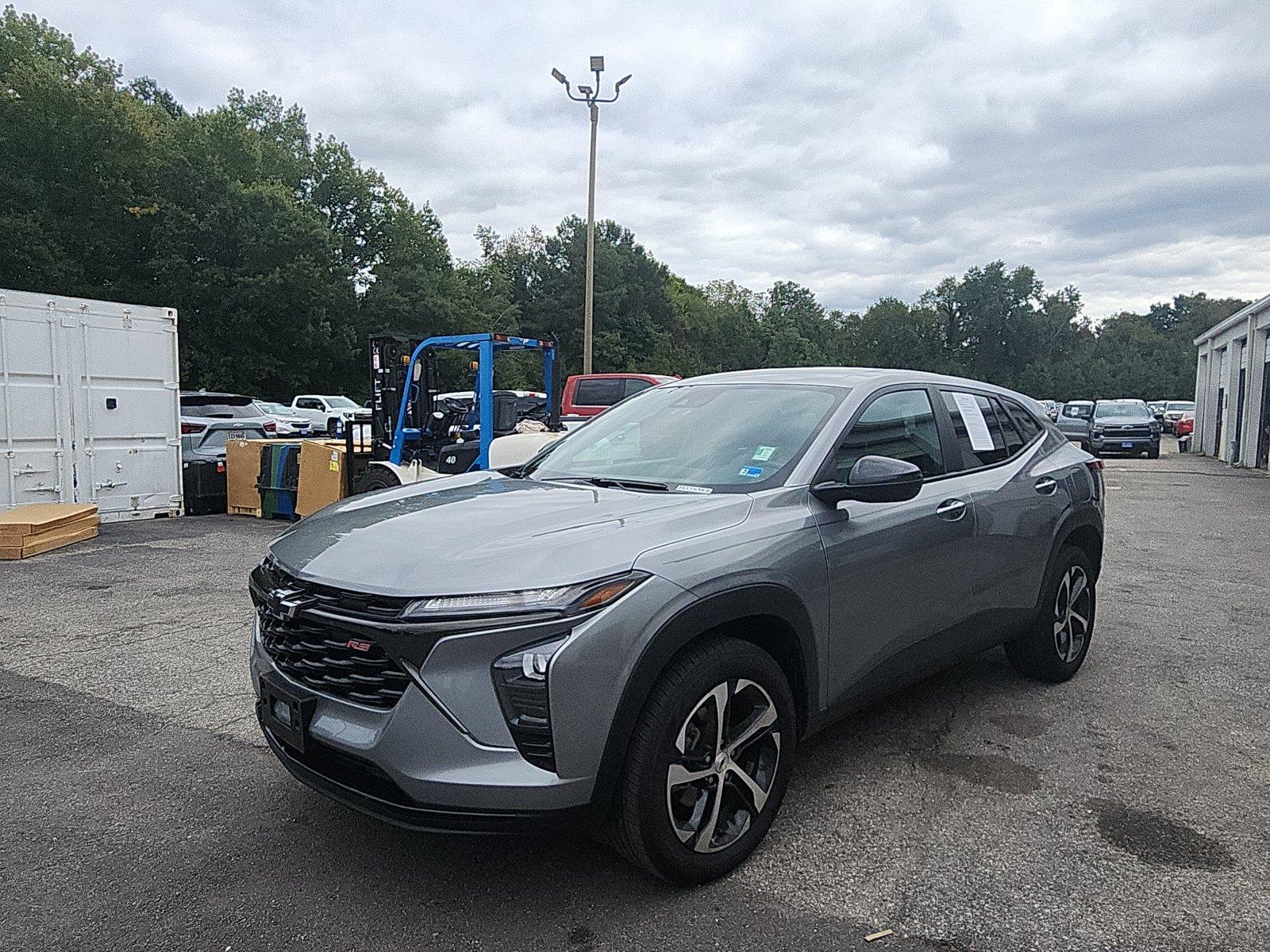  2024 Chevrolet Trax RS with 1RS FWD   