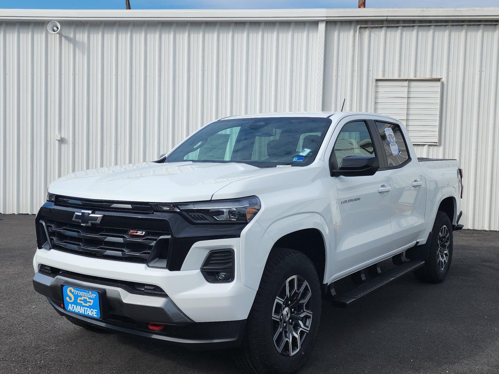 Summit White 2026 Chevrolet Colorado Pickup Truck Four-Wheel Drive 8-Speed Automatic