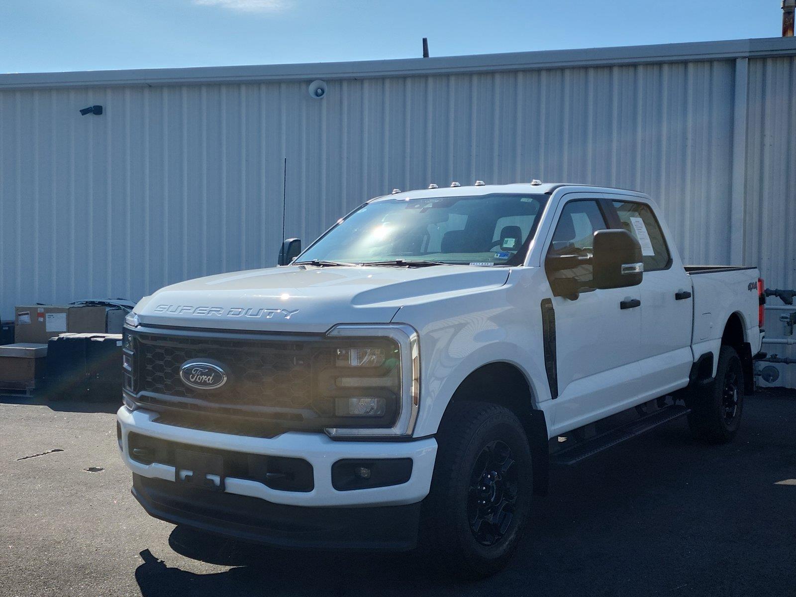 Oxford White 2024 Ford F-250 Super Duty Pickup Truck Four-Wheel Drive Automatic